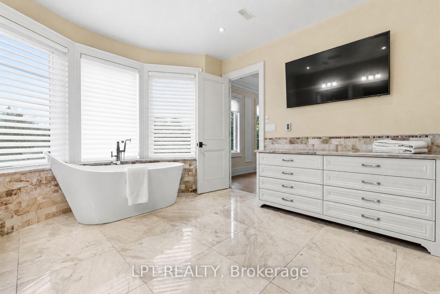 Photo 28 of 256 Patricia Drive, King, King City — HOMEH