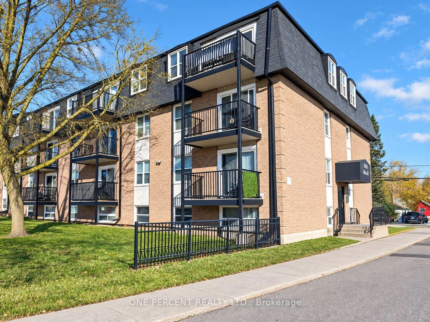 Photo of Unit 206, 25 College Street E