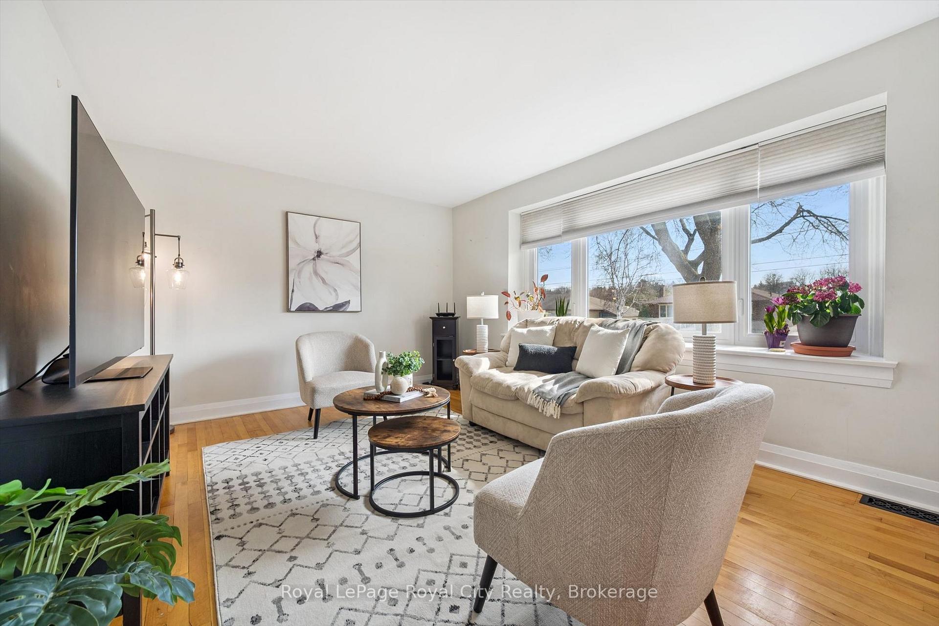Photo 4 of 103 William Street, Guelph, St. George's — HOMEH