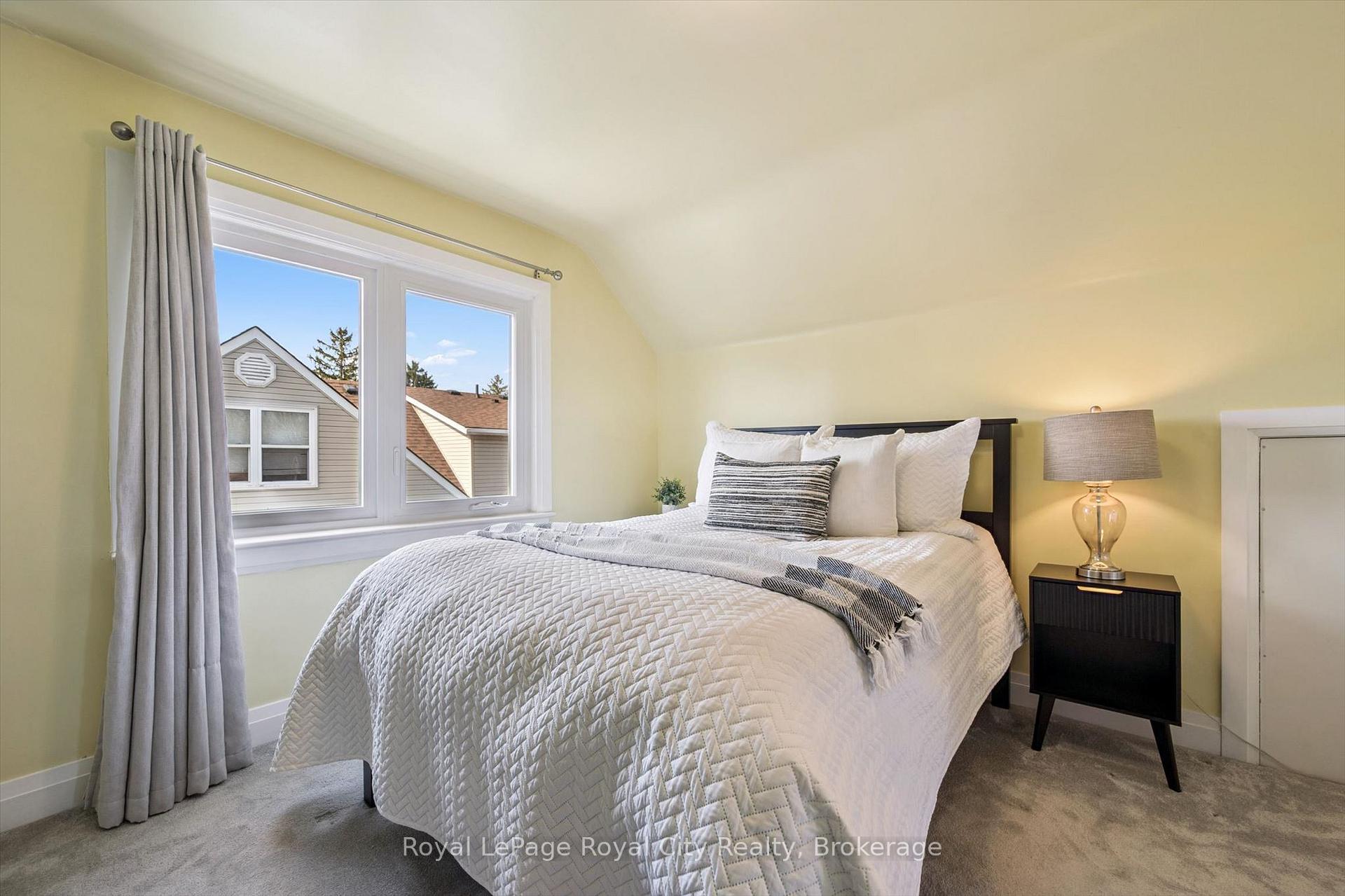 Photo 17 of 103 William Street, Guelph, St. George's — HOMEH