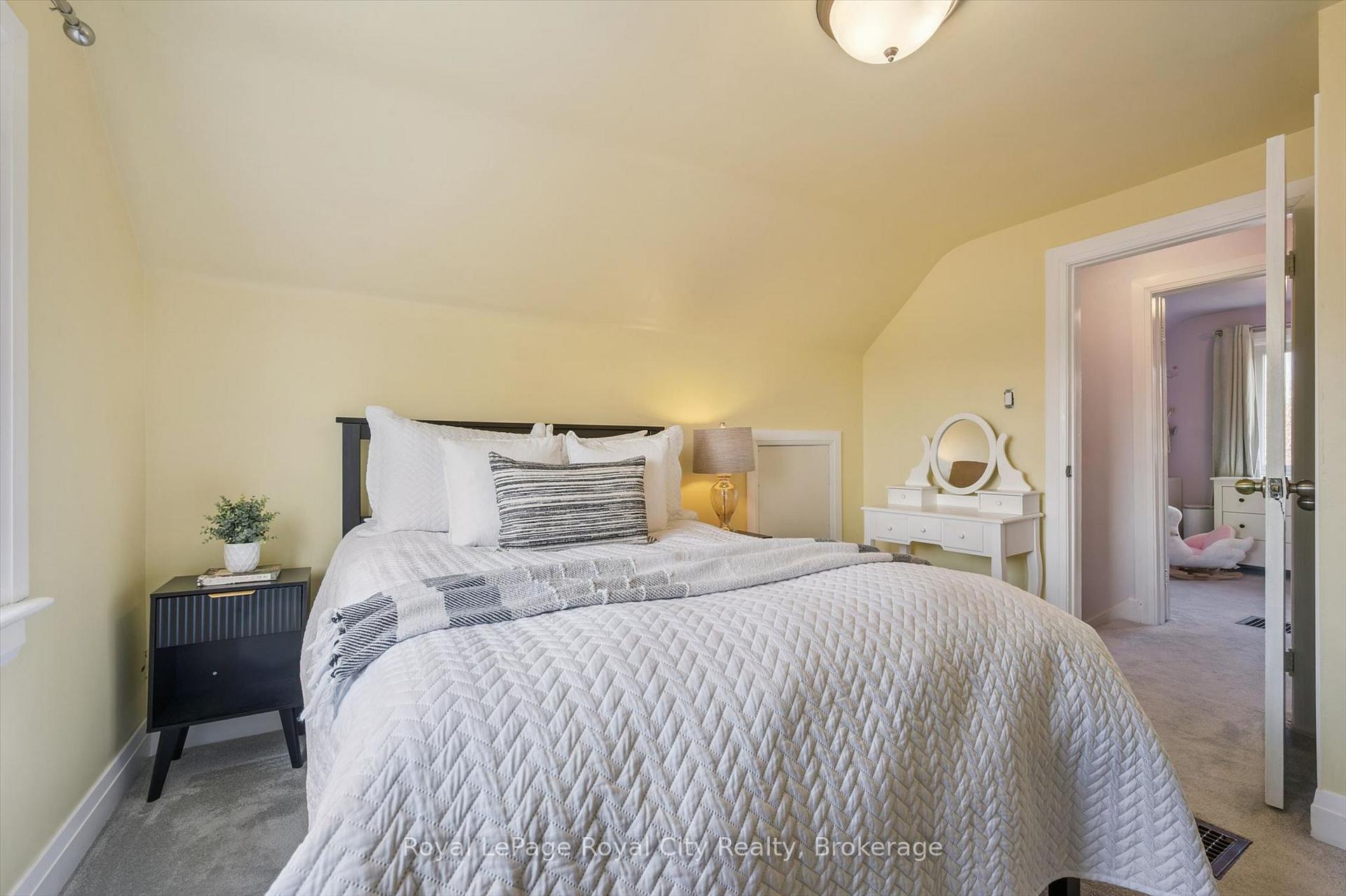 Photo 18 of 103 William Street, Guelph, St. George's — HOMEH
