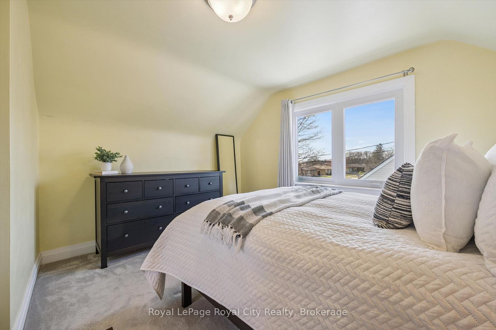 Photo 19 of 103 William Street, Guelph, St. George's — HOMEH