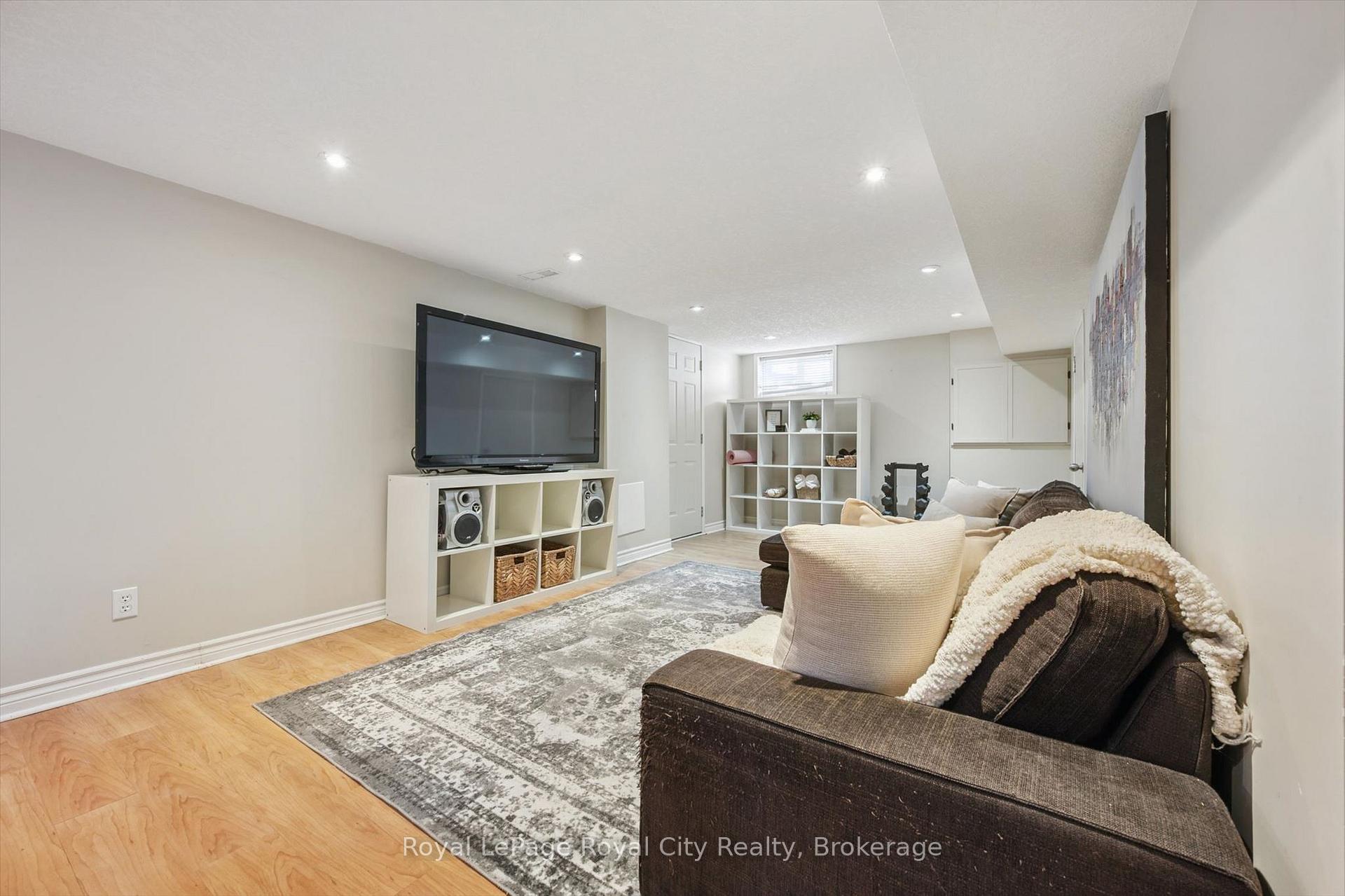 Photo 25 of 103 William Street, Guelph, St. George's — HOMEH