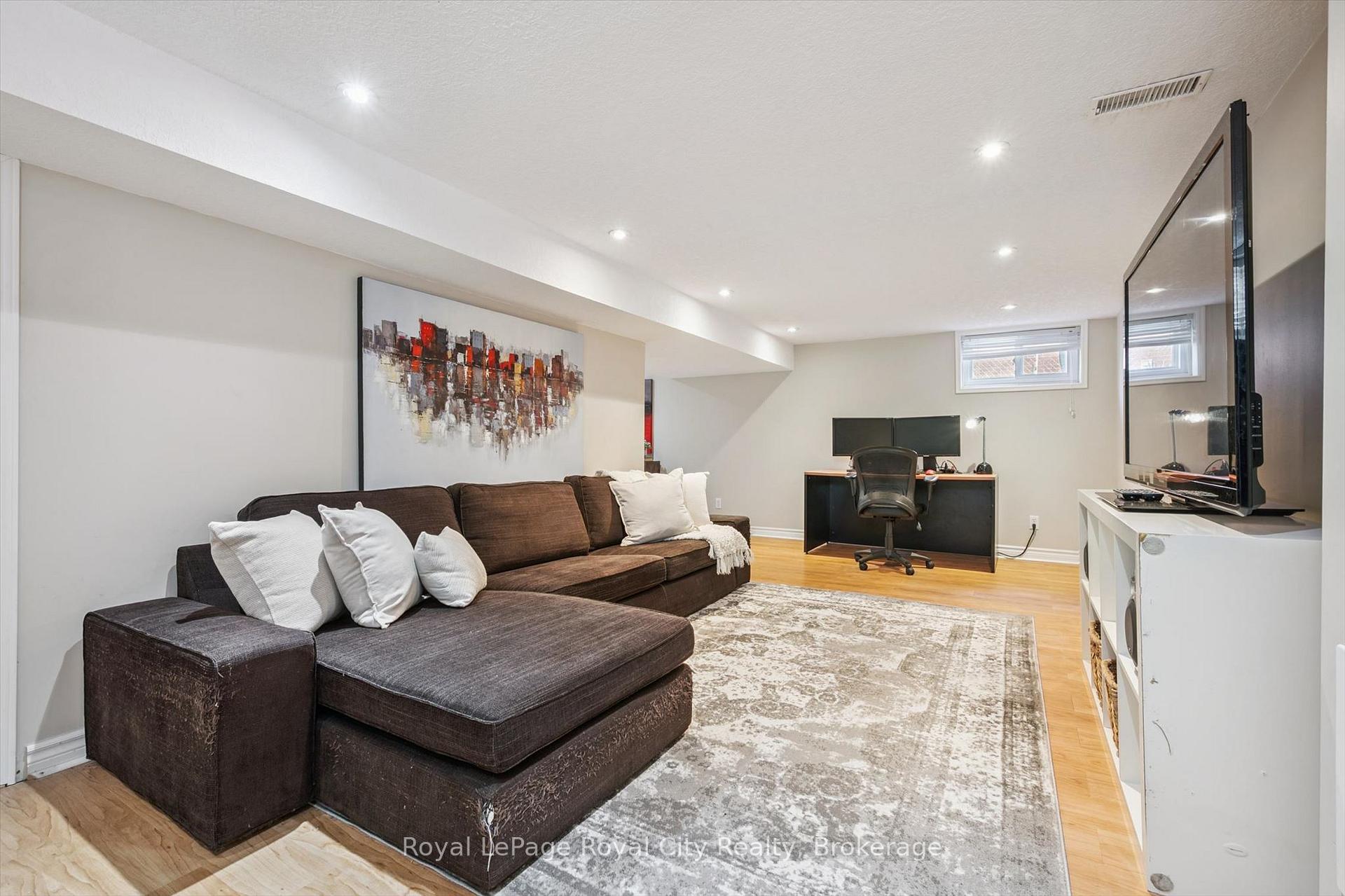Photo 26 of 103 William Street, Guelph, St. George's — HOMEH