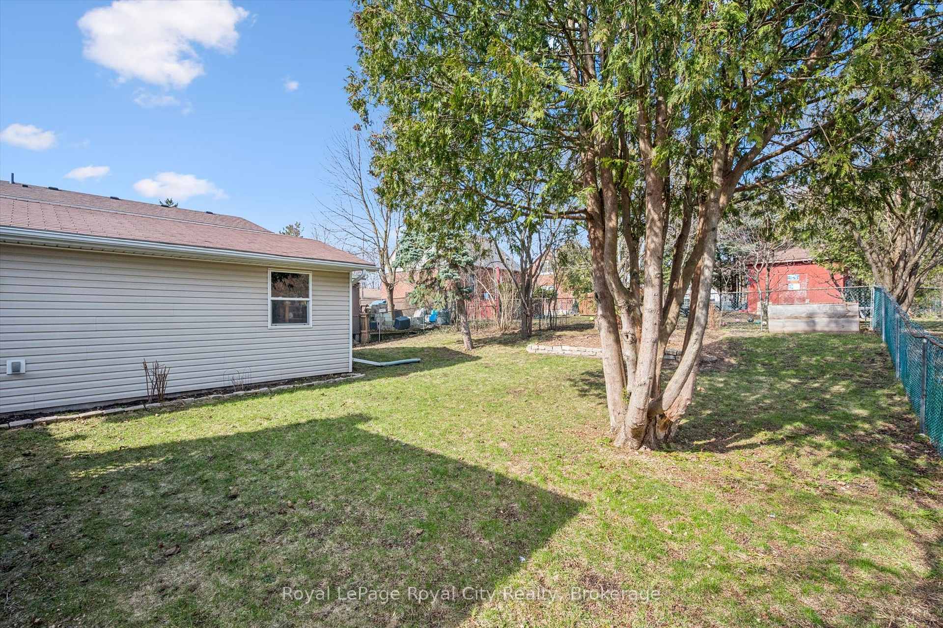 Photo 31 of 103 William Street, Guelph, St. George's — HOMEH
