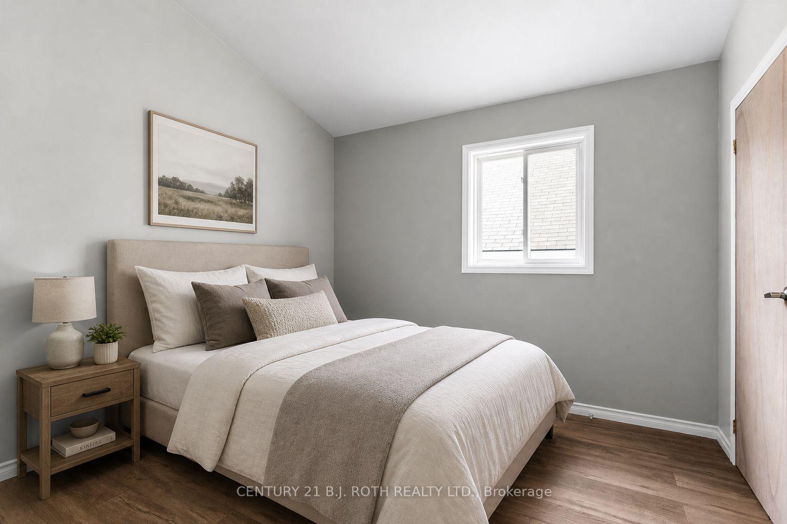 Photo 6 of 102 Dunlop Street, Orillia — HOMEH