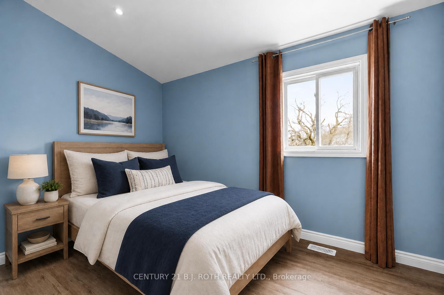 Photo 8 of 102 Dunlop Street, Orillia — HOMEH