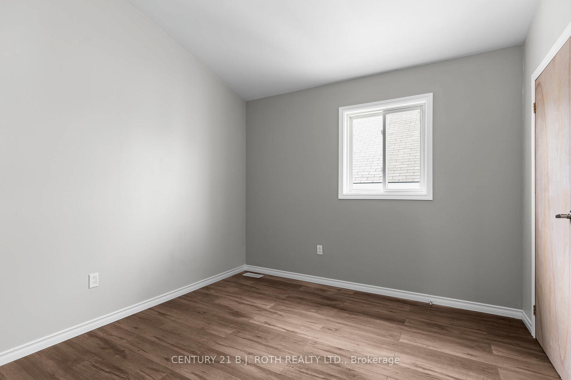 Photo 7 of 102 Dunlop Street, Orillia — HOMEH