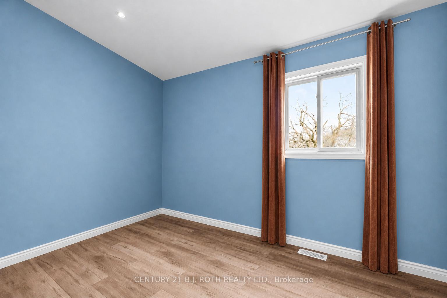 Photo 9 of 102 Dunlop Street, Orillia — HOMEH