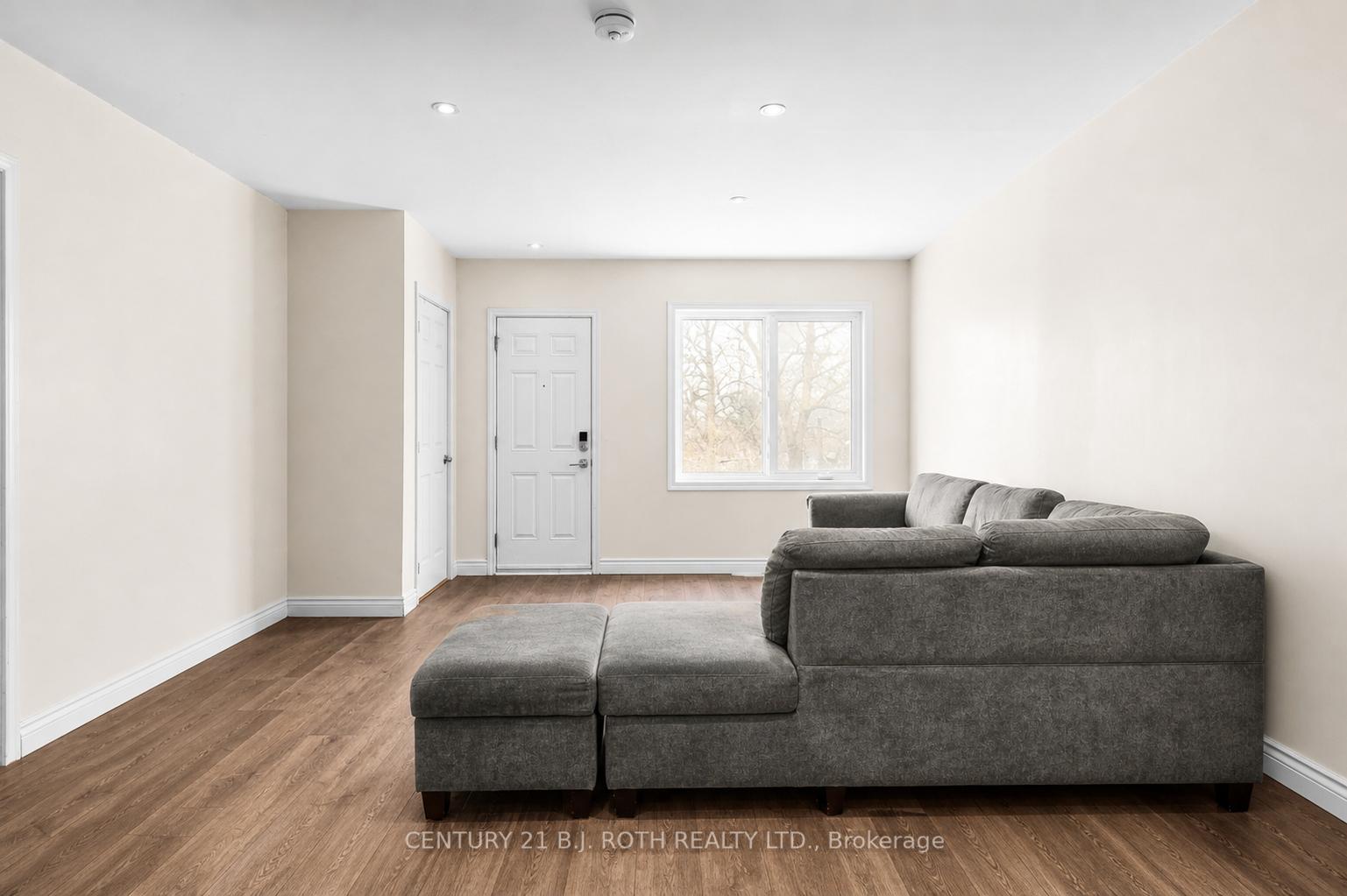 Photo 11 of 102 Dunlop Street, Orillia — HOMEH