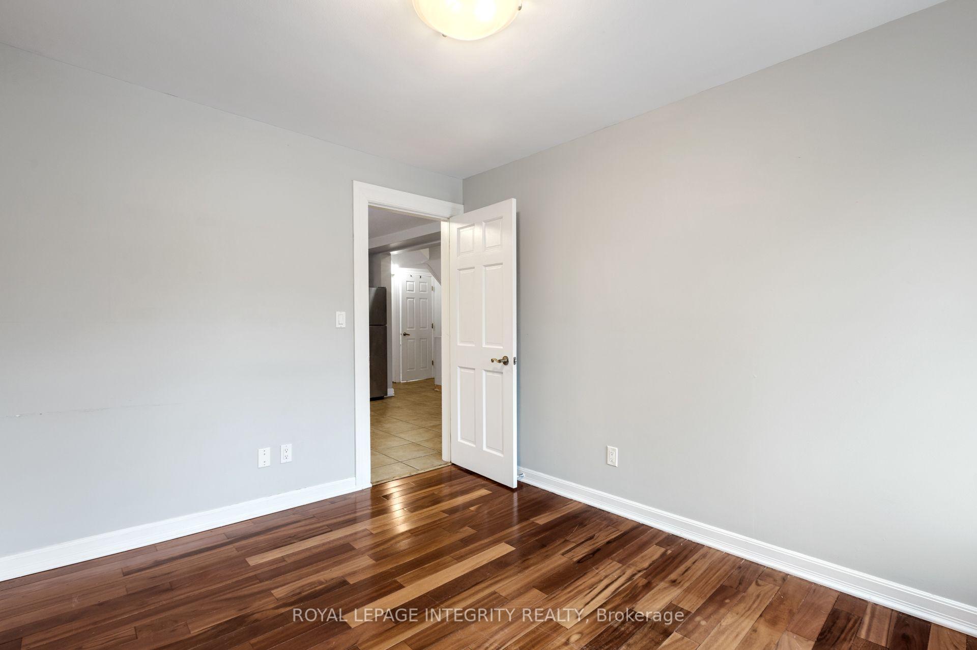 Photo 4 of 240 Blackburn Avenue, Ottawa, Sandy Hill — HOMEH