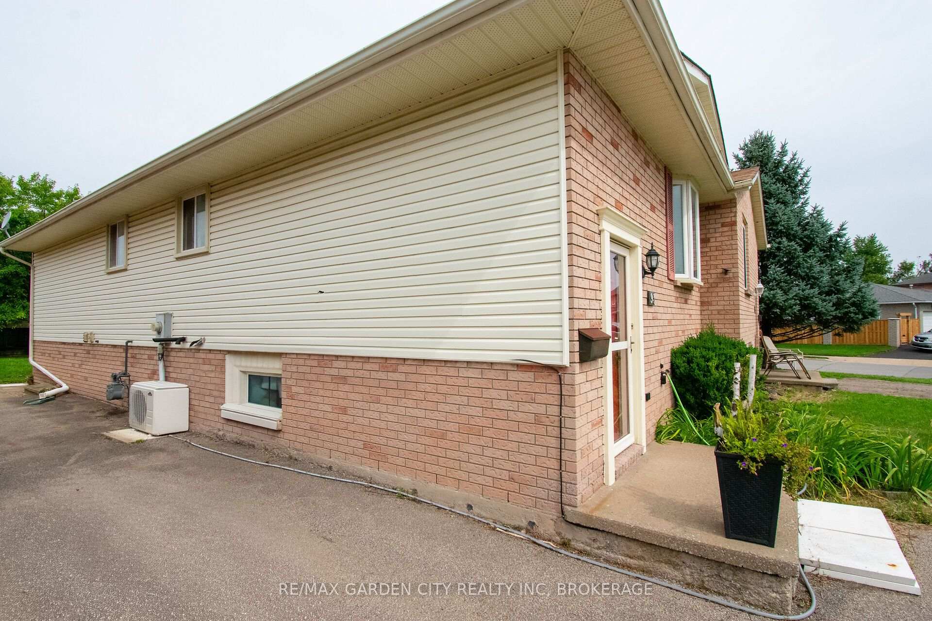 Photo 3 of 93 Northwood Drive, Welland, N. Welland — HOMEH