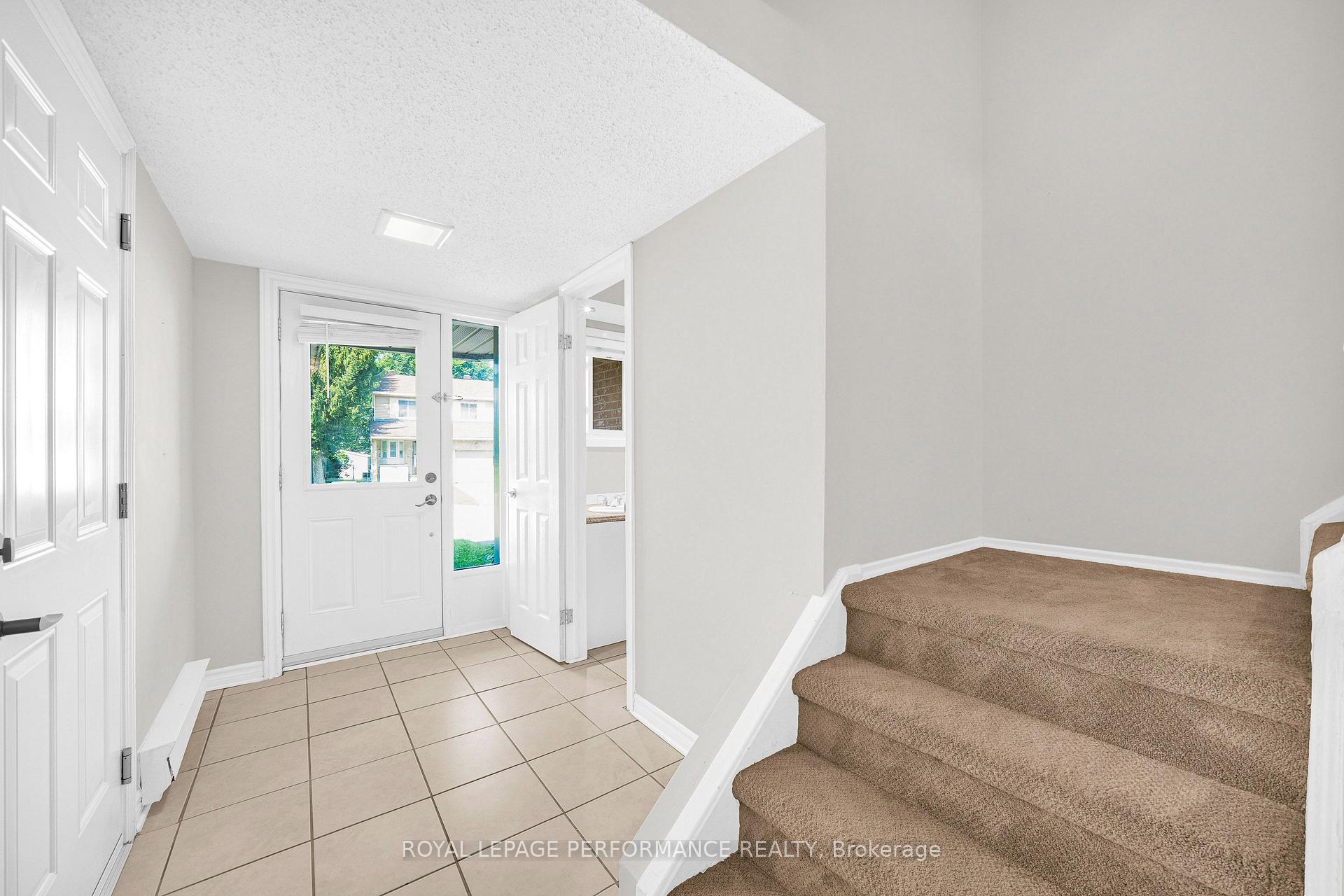 Photo 3 of 6966 Bois Avenue, Ottawa, Convent Glen North — HOMEH