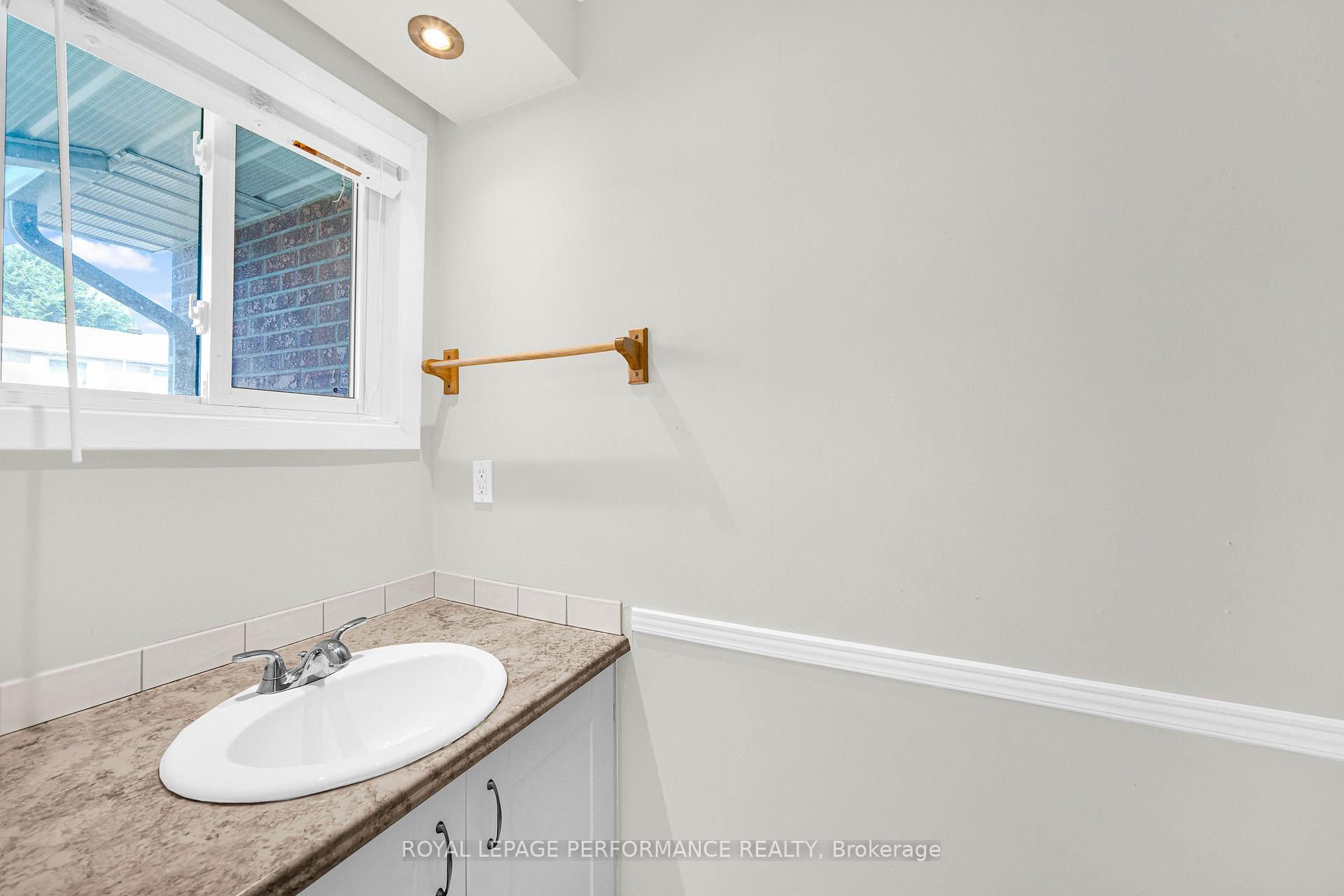 Photo 7 of 6966 Bois Avenue, Ottawa, Convent Glen North — HOMEH