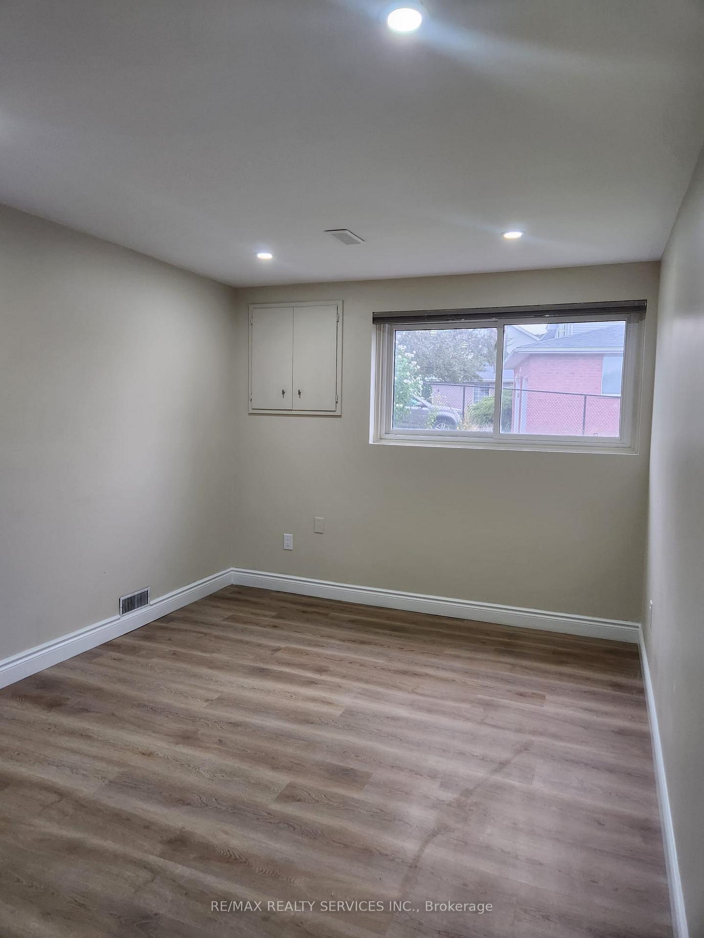 Photo 13 of Unit BASEMENT, 464 Thorndale Drive, Waterloo, Maple Hills — HOMEH
