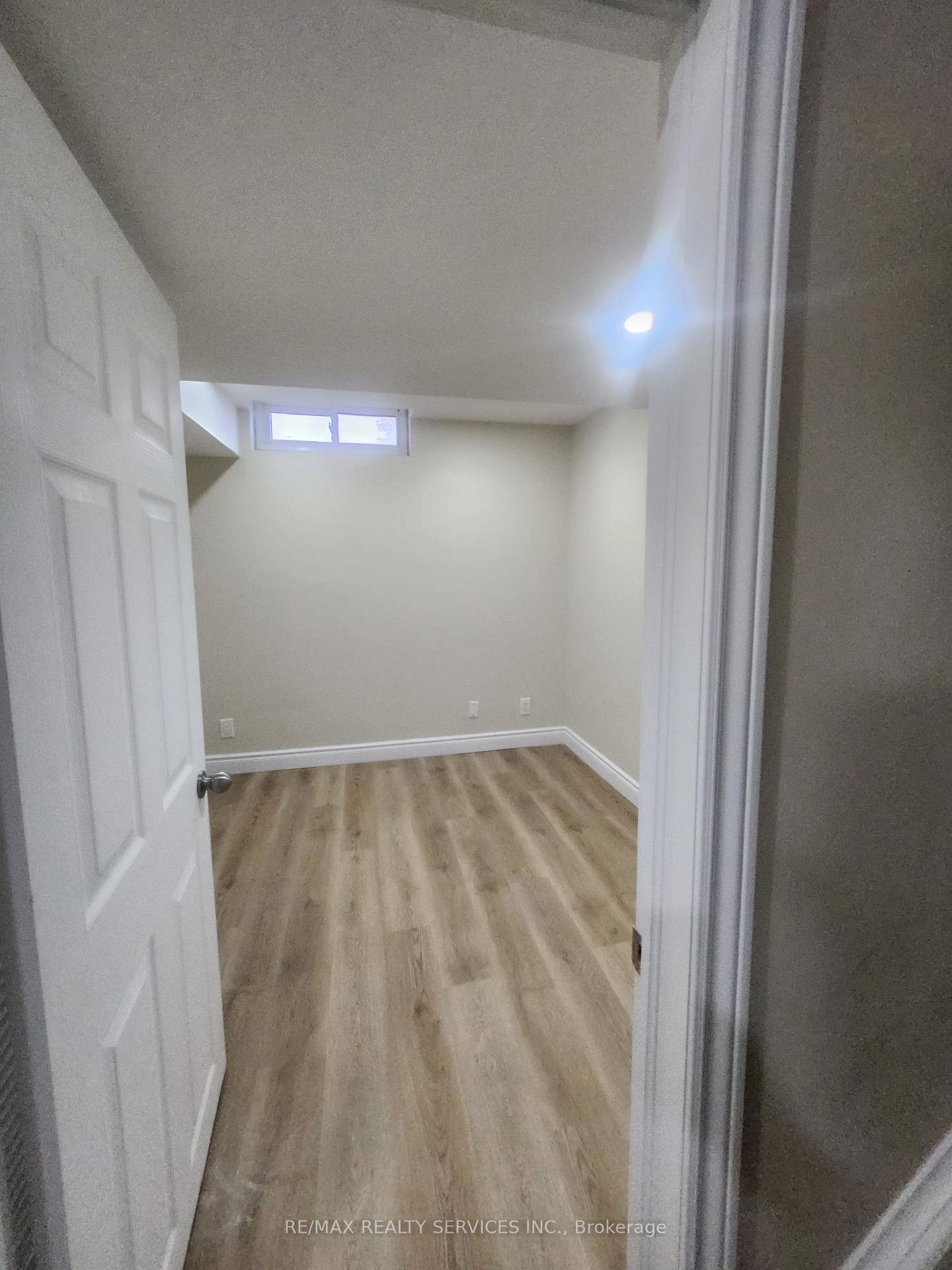 Photo 16 of Unit BASEMENT, 464 Thorndale Drive, Waterloo, Maple Hills — HOMEH