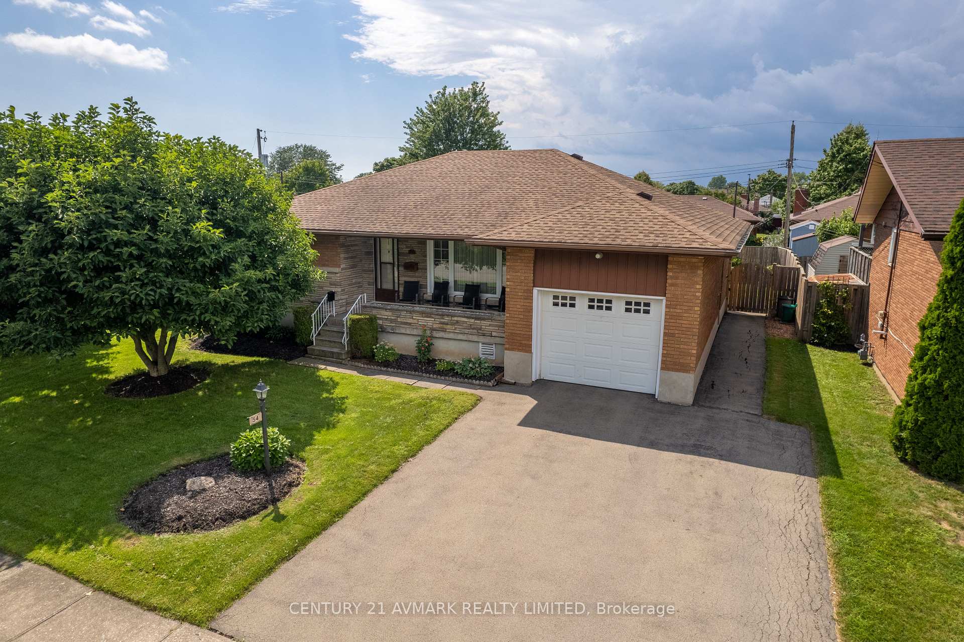 Photo 2 of 54 Classic Avenue, Welland, Lincoln/Crowland — HOMEH