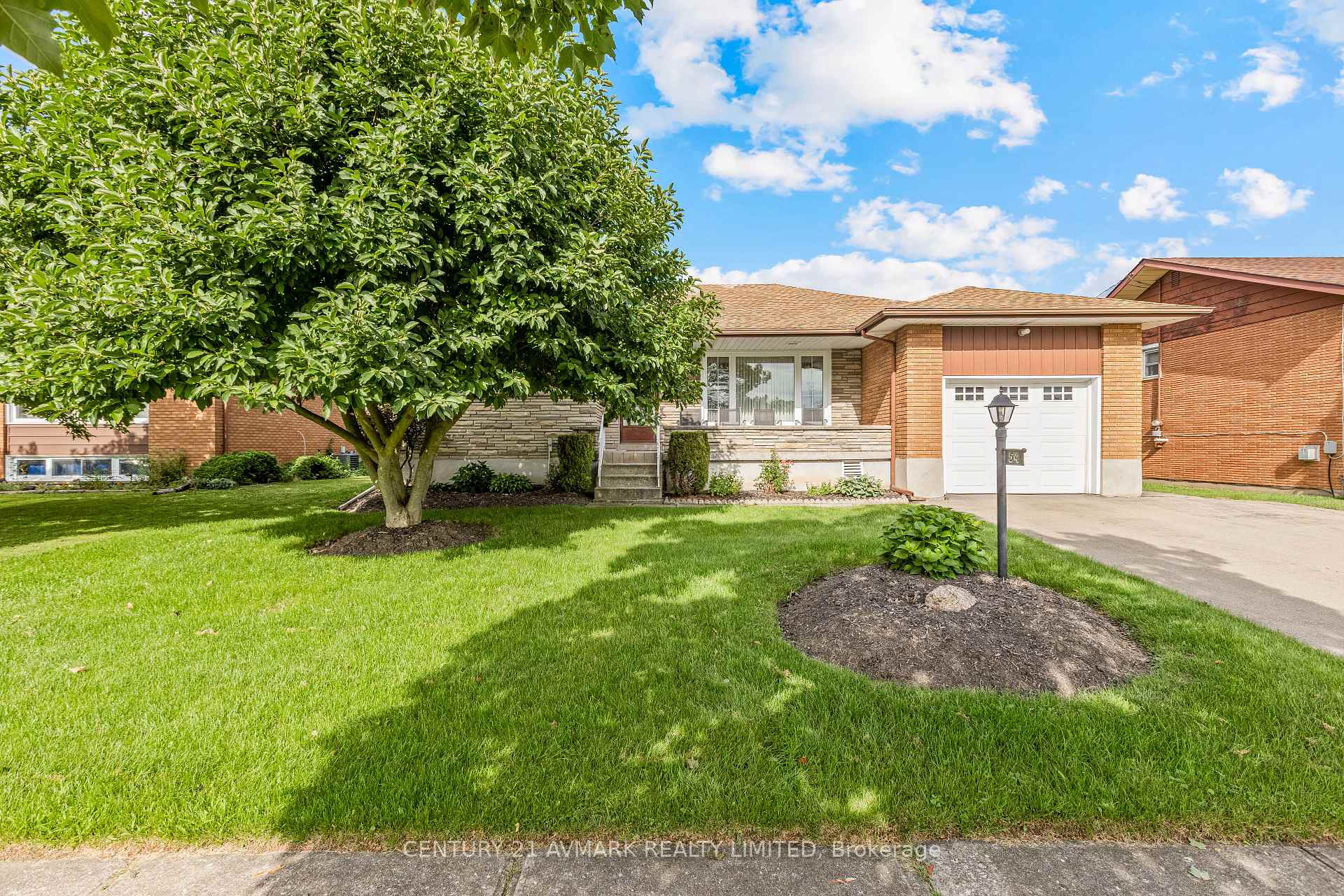 Photo 3 of 54 Classic Avenue, Welland, Lincoln/Crowland — HOMEH