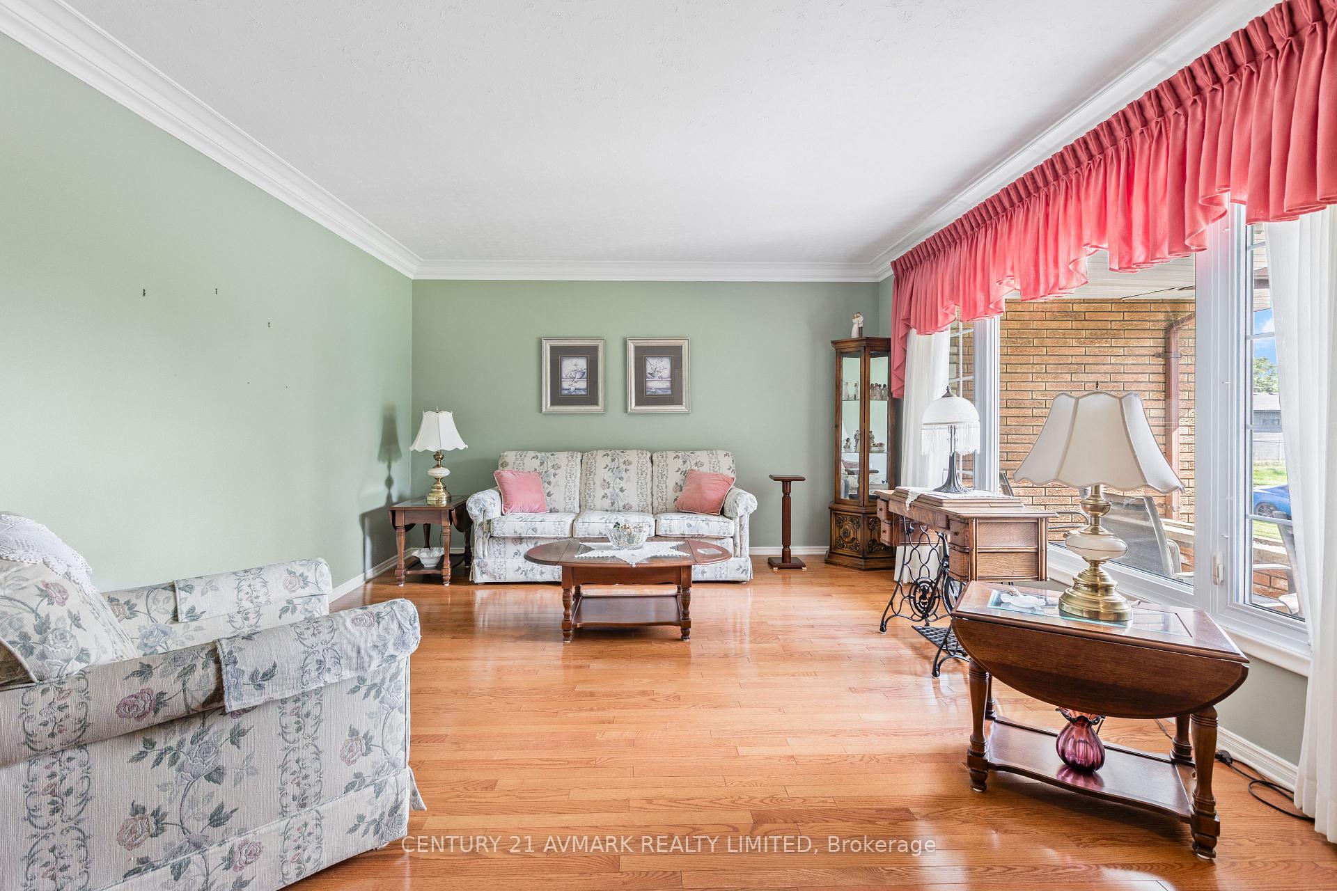 Photo 11 of 54 Classic Avenue, Welland, Lincoln/Crowland — HOMEH