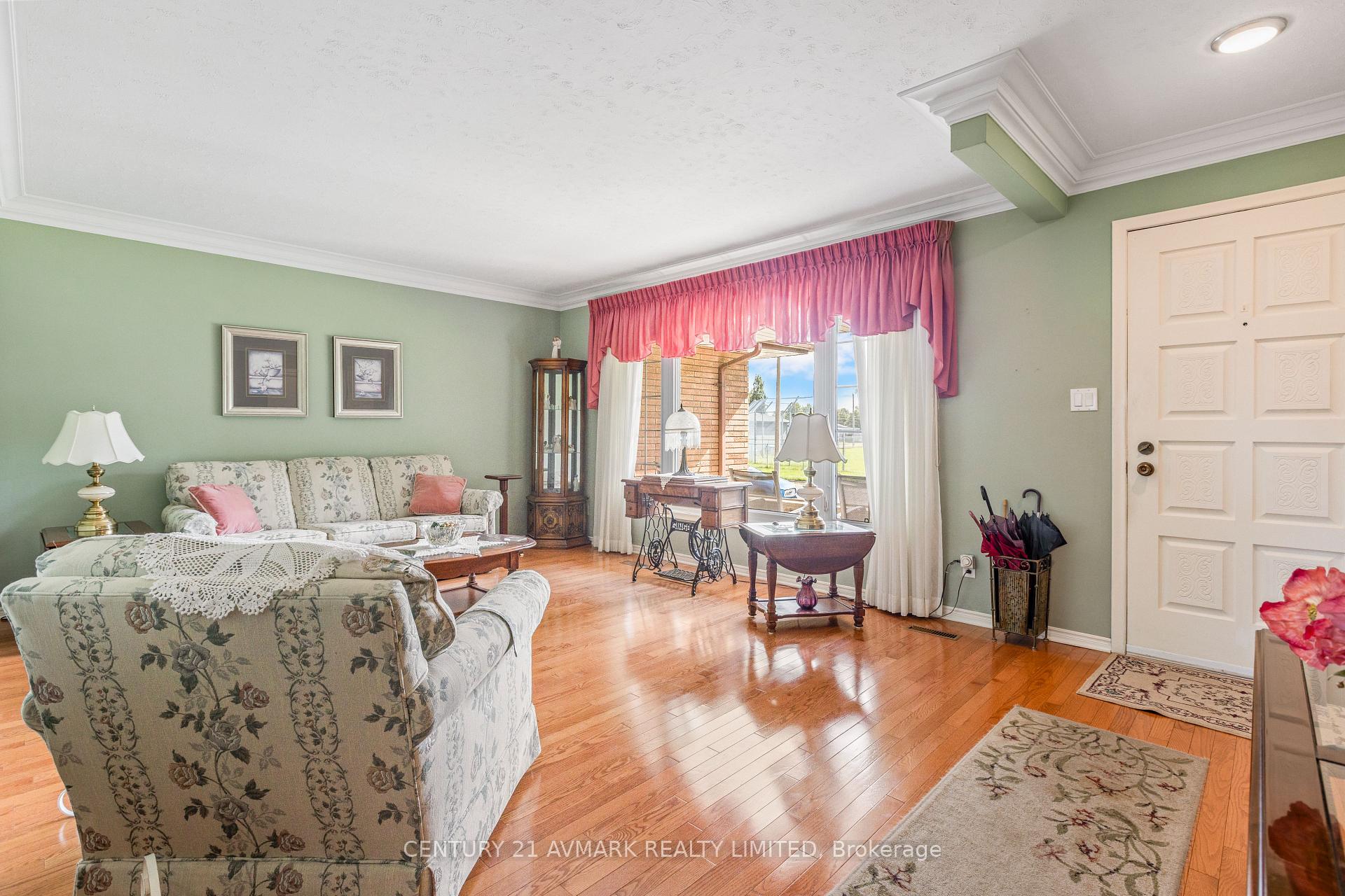Photo 12 of 54 Classic Avenue, Welland, Lincoln/Crowland — HOMEH