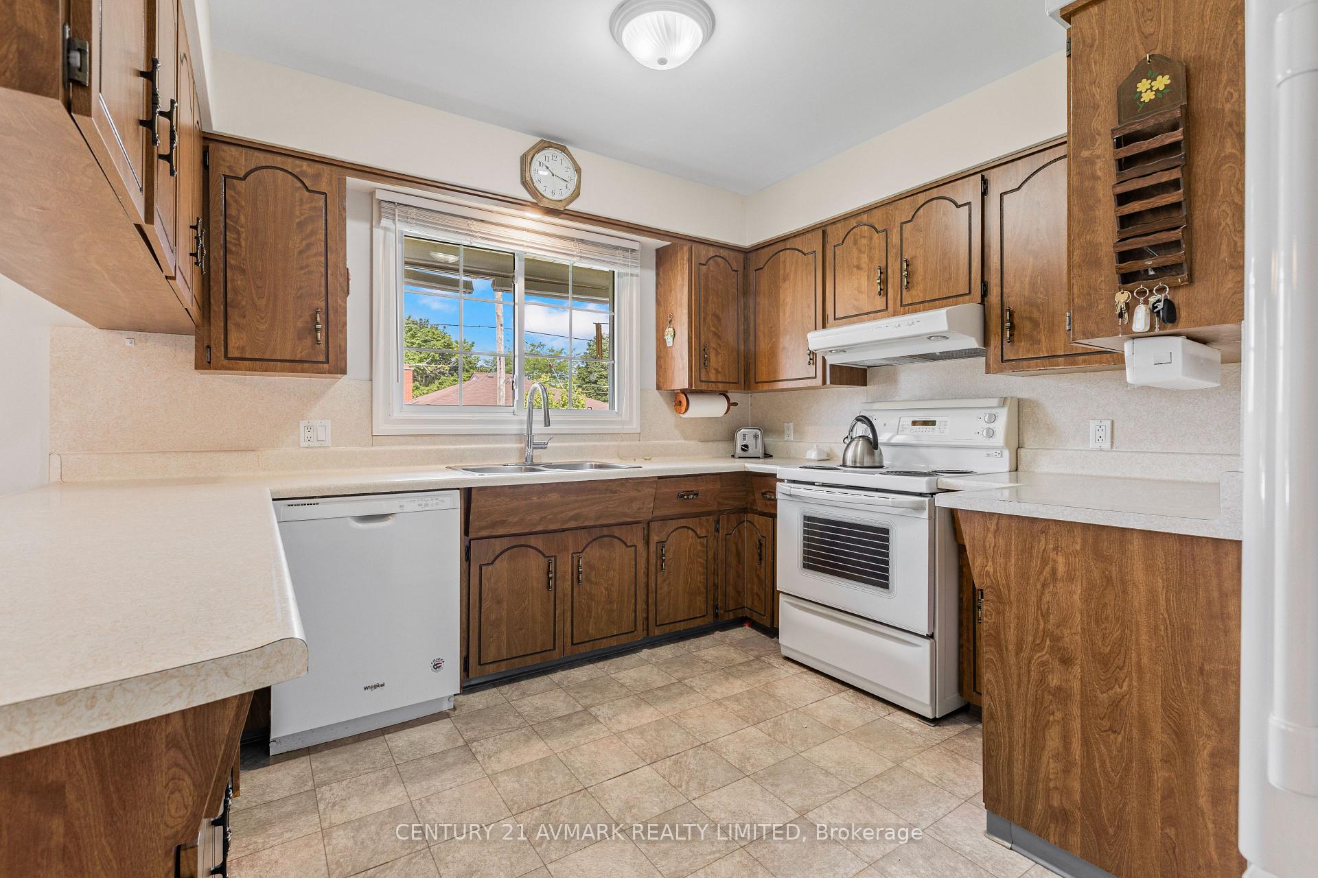 Photo 15 of 54 Classic Avenue, Welland, Lincoln/Crowland — HOMEH