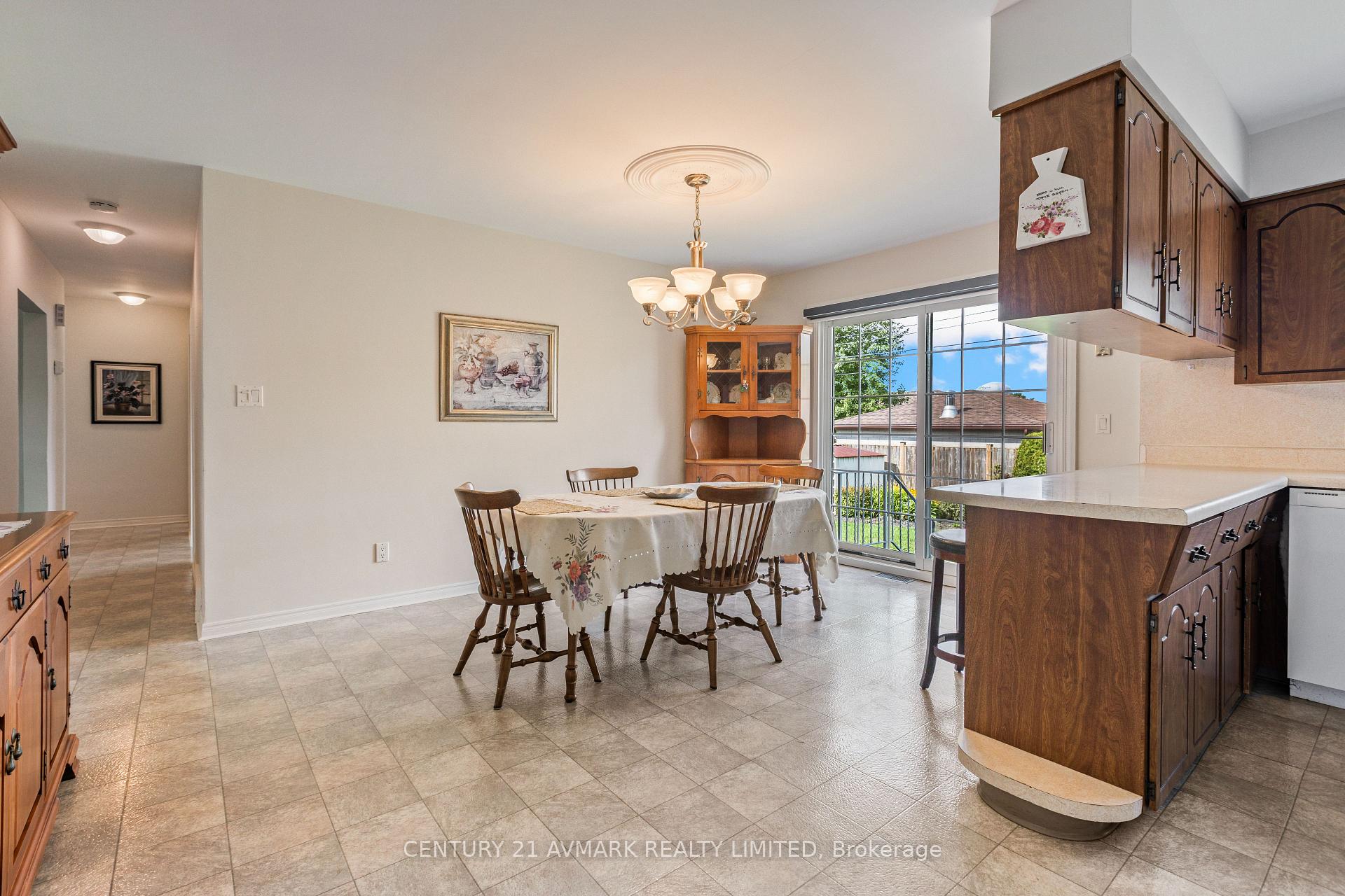 Photo 17 of 54 Classic Avenue, Welland, Lincoln/Crowland — HOMEH