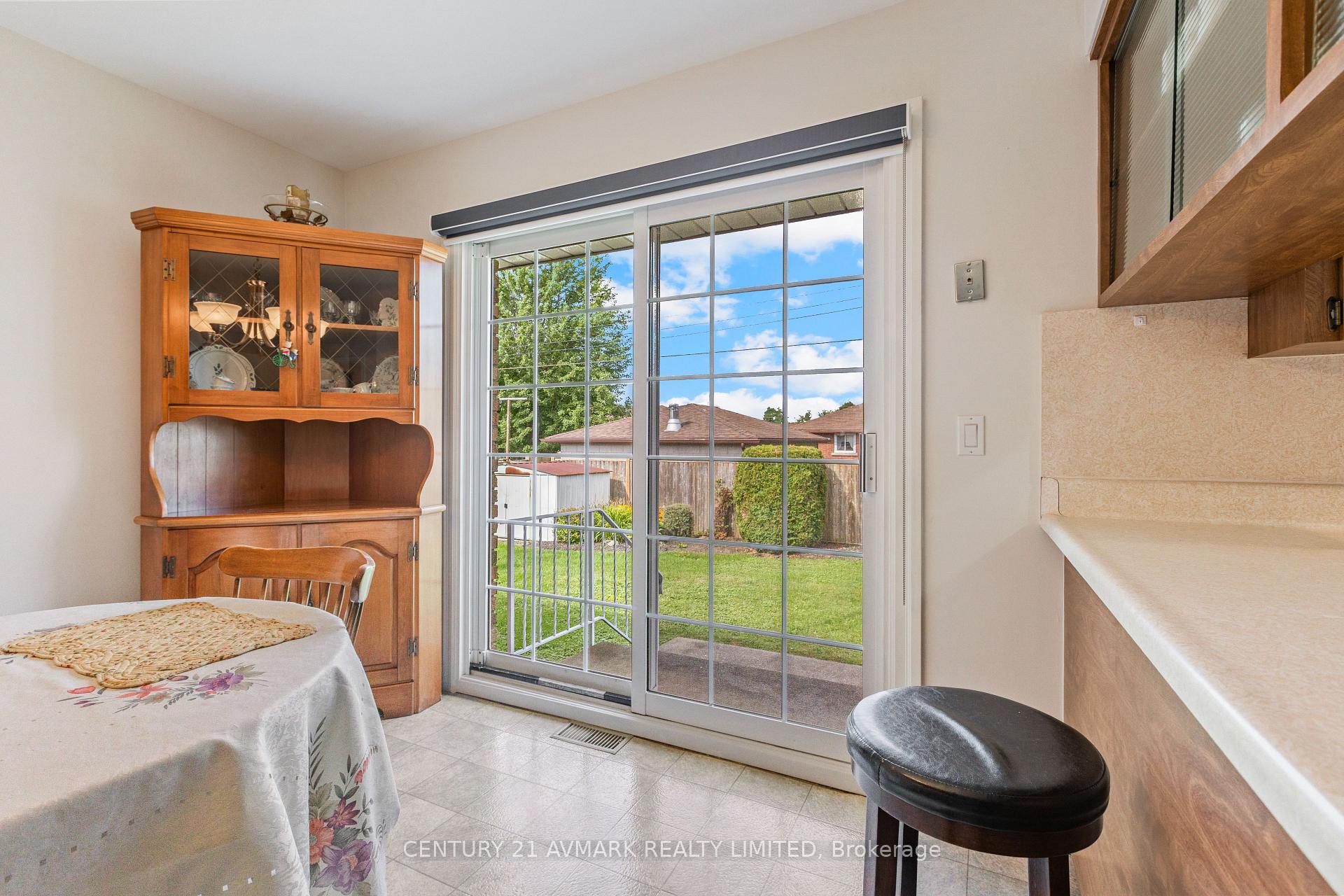Photo 18 of 54 Classic Avenue, Welland, Lincoln/Crowland — HOMEH