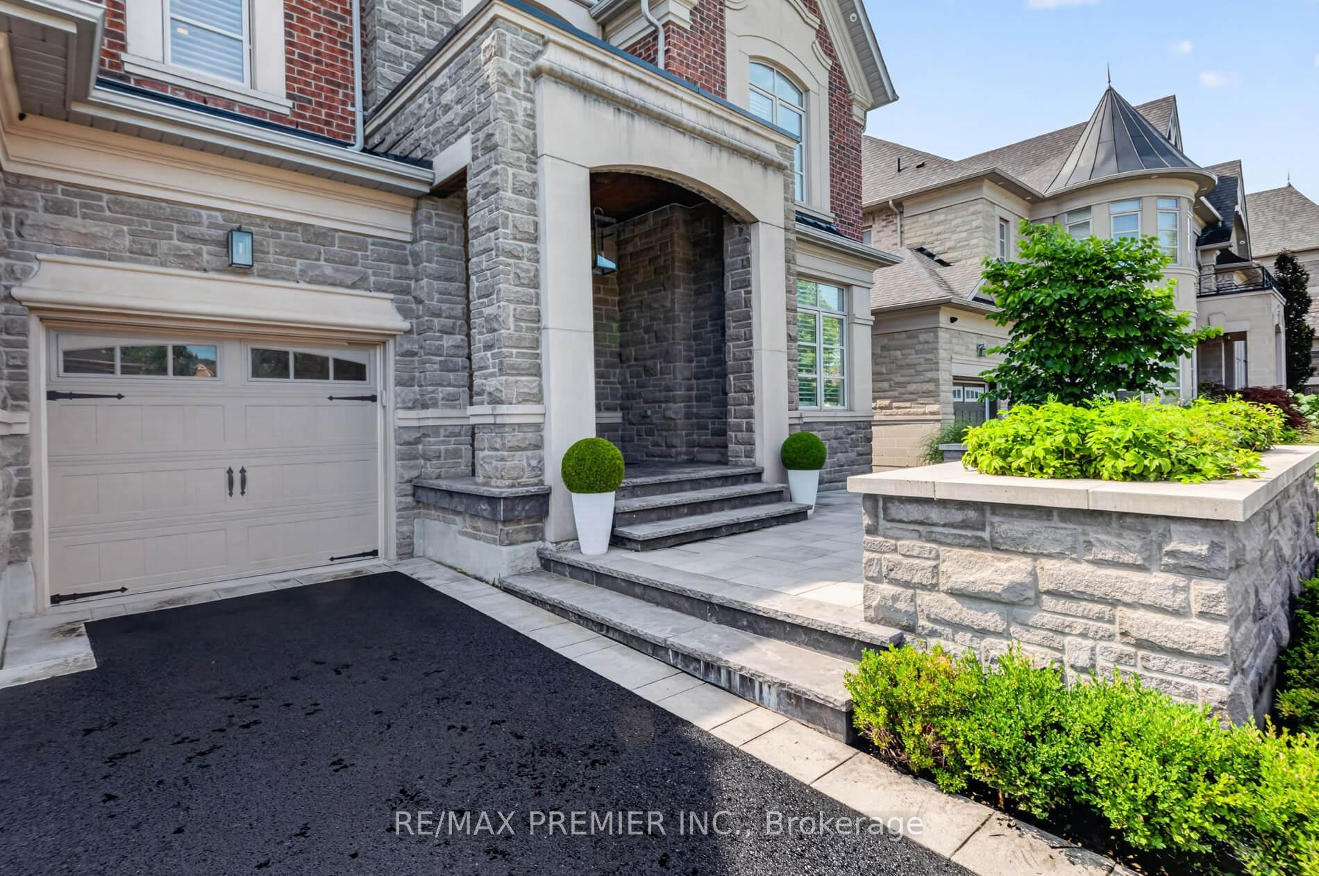 Photo 2 of 31 Sarracini Crescent, Vaughan, Islington Woods — HOMEH