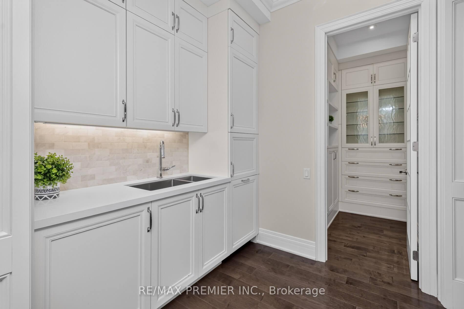 Photo 18 of 31 Sarracini Crescent, Vaughan, Islington Woods — HOMEH