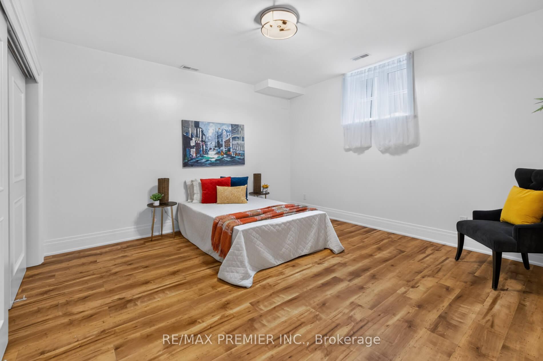 Photo 38 of 31 Sarracini Crescent, Vaughan, Islington Woods — HOMEH
