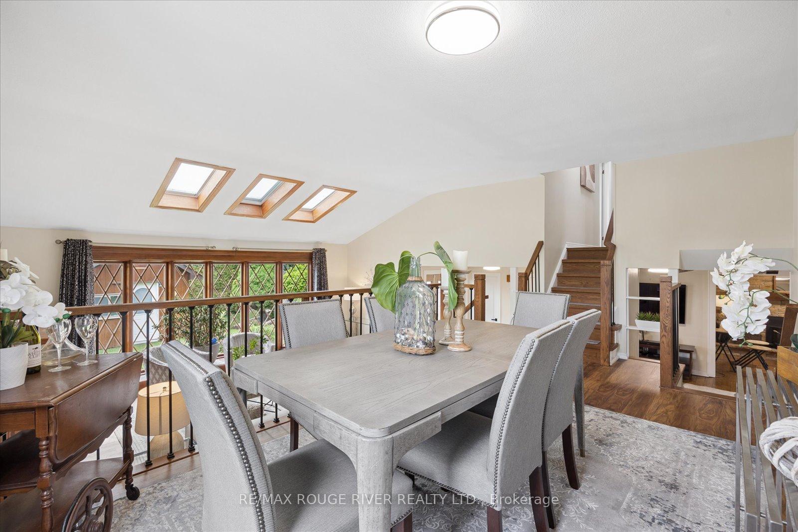 Photo 7 of 881 Swiss Heights Drive, Oshawa, Pinecrest — HOMEH