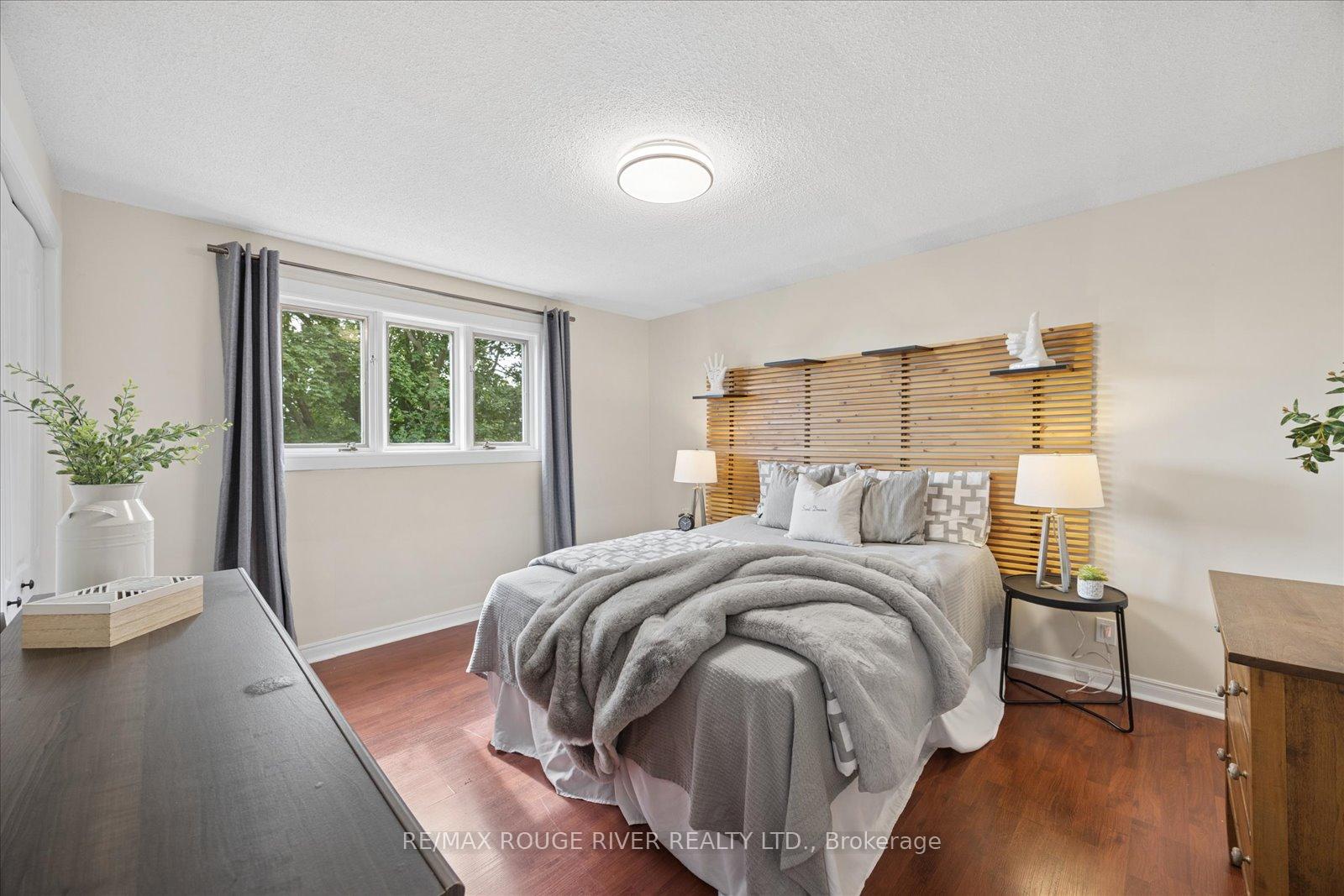 Photo 18 of 881 Swiss Heights Drive, Oshawa, Pinecrest — HOMEH