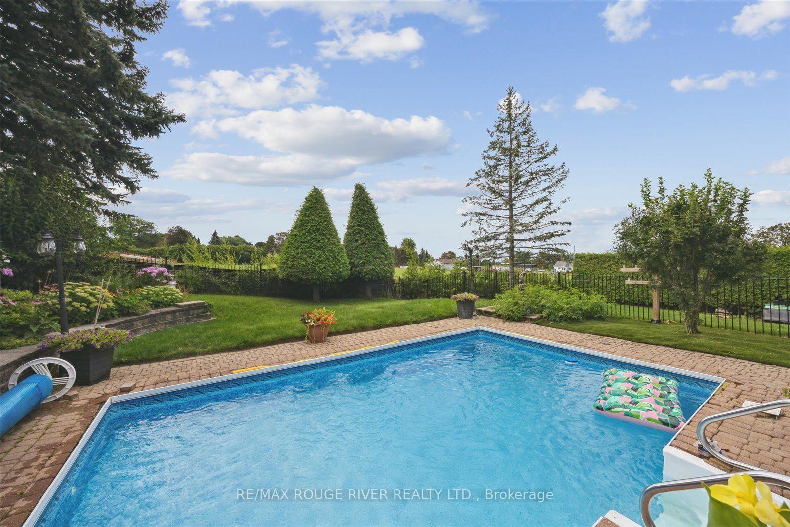 Photo 24 of 881 Swiss Heights Drive, Oshawa, Pinecrest — HOMEH