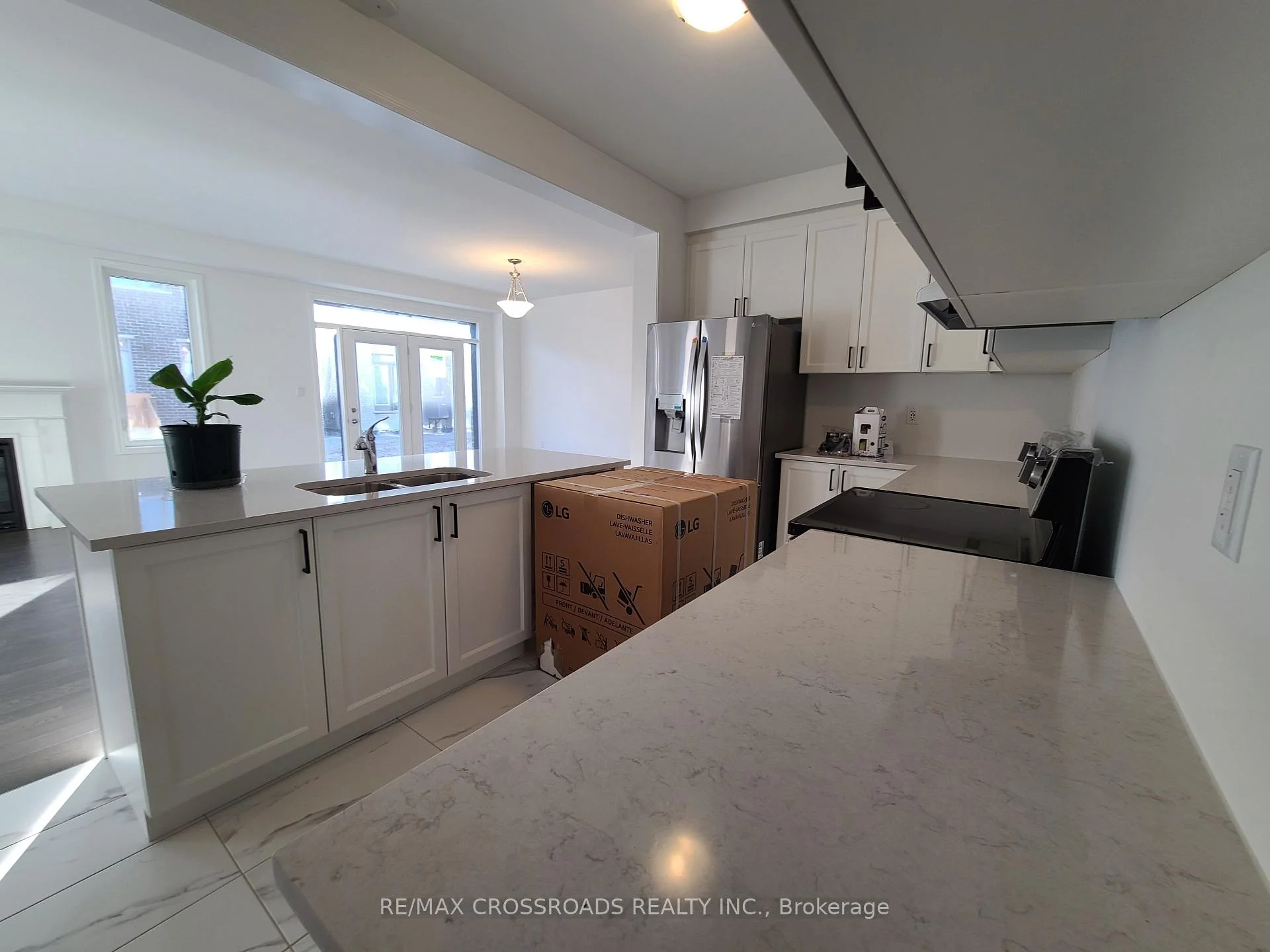 Photo 5 of 2916 Scotch Pine Lane, Pickering, Rural Pickering — HOMEH