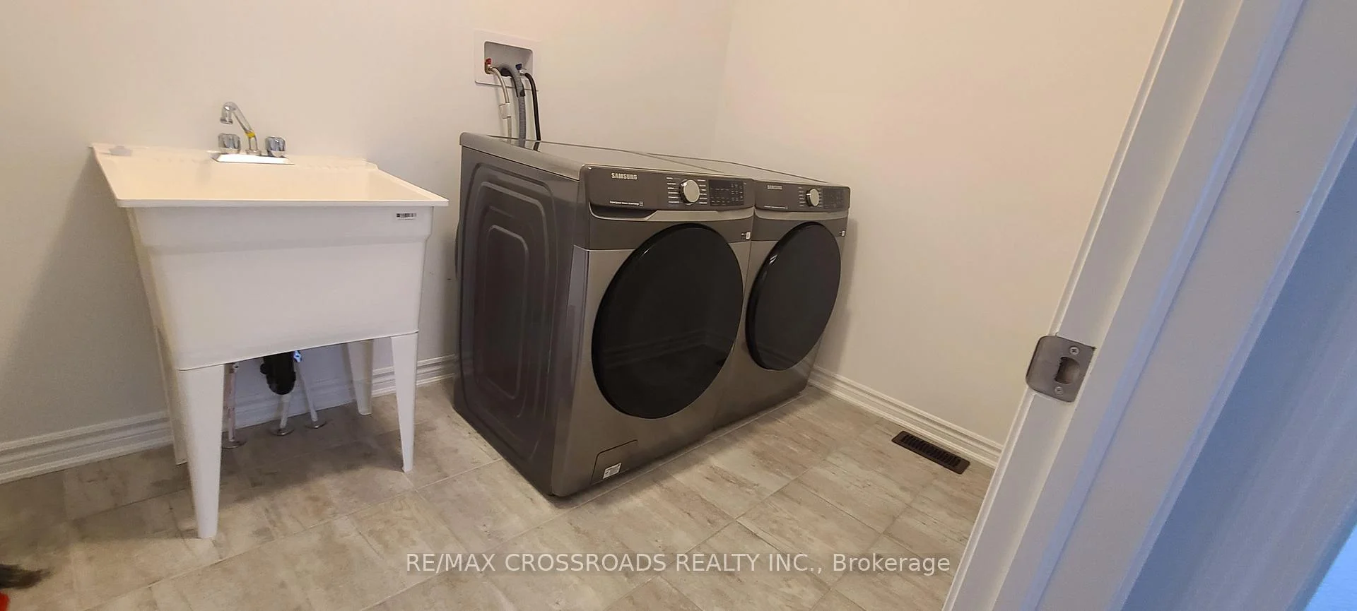 Photo 30 of 2916 Scotch Pine Lane, Pickering, Rural Pickering — HOMEH