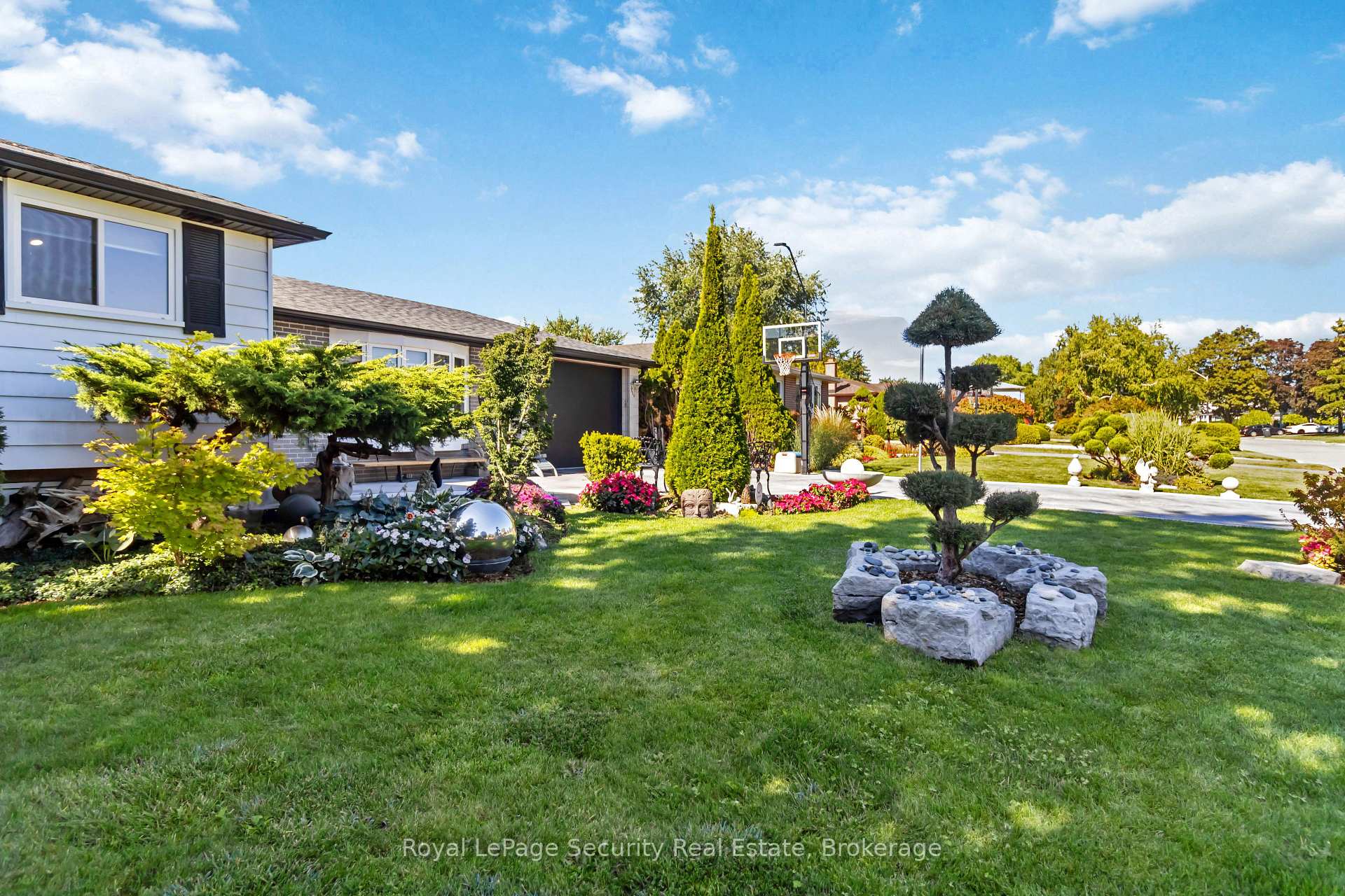 Photo 5 of 53 Dunblaine Crescent, Brampton, Southgate — HOMEH
