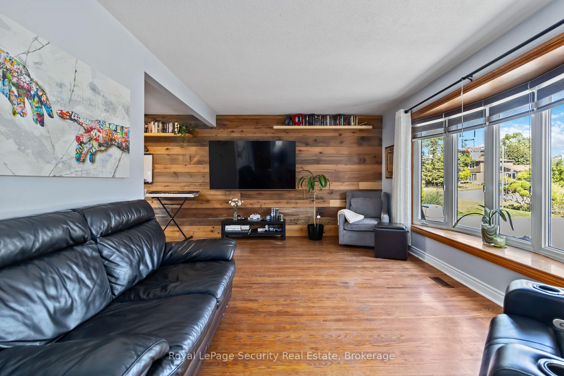 Photo 9 of 53 Dunblaine Crescent, Brampton, Southgate — HOMEH