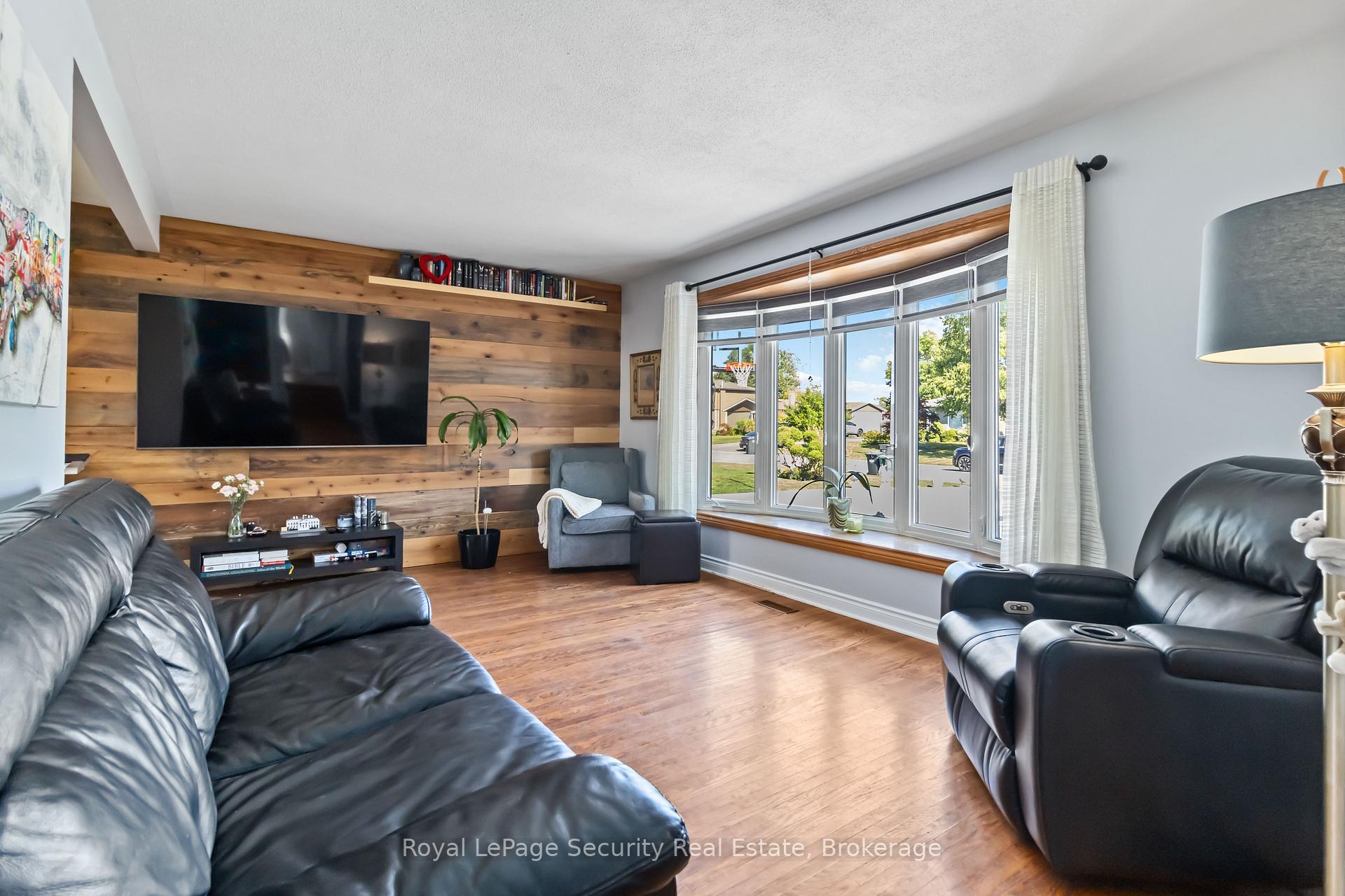 Photo 10 of 53 Dunblaine Crescent, Brampton, Southgate — HOMEH