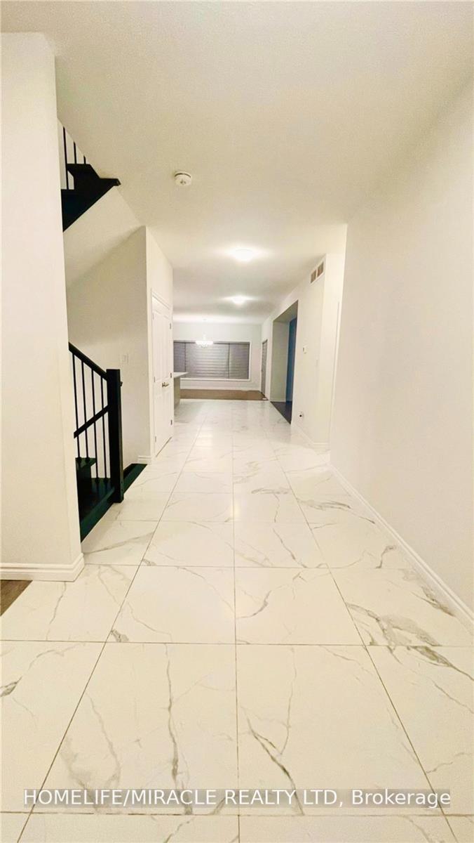 Photo 5 of 4079 Campbell Street, London, South V — HOMEH