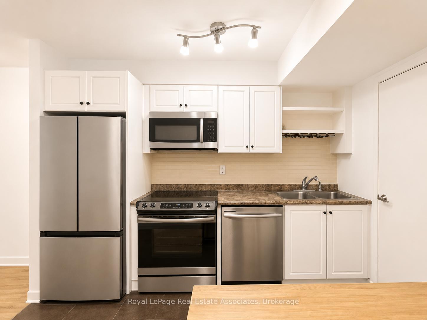 Photo 3 of Unit 311, 600 Fleet Street, Toronto, Niagara — HOMEH