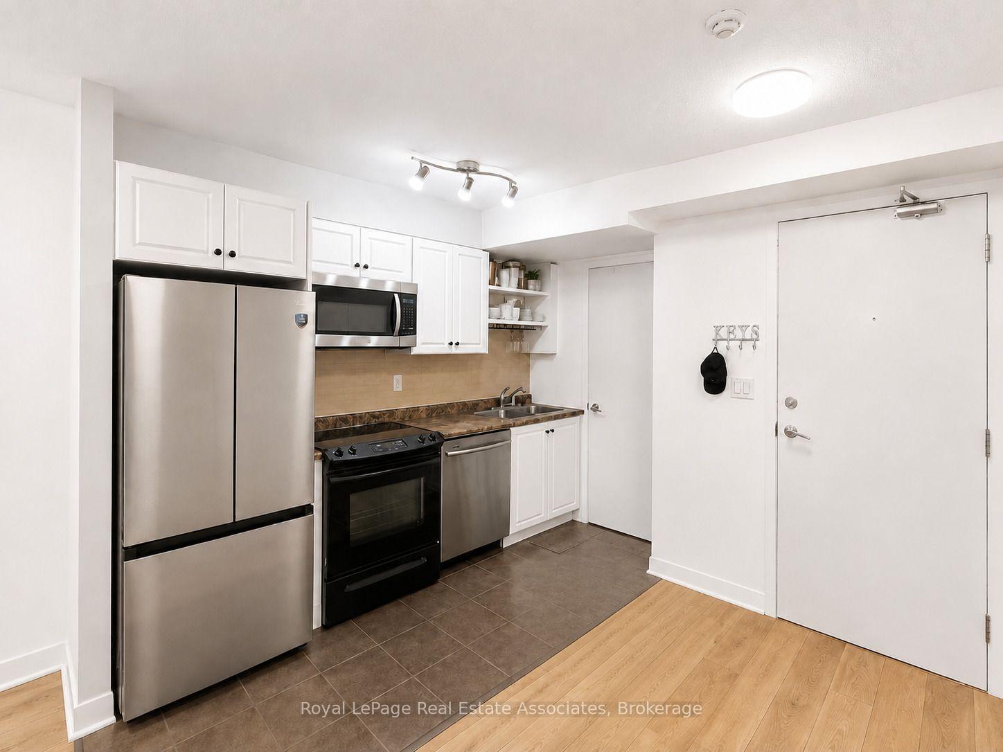 Photo 4 of Unit 311, 600 Fleet Street, Toronto, Niagara — HOMEH