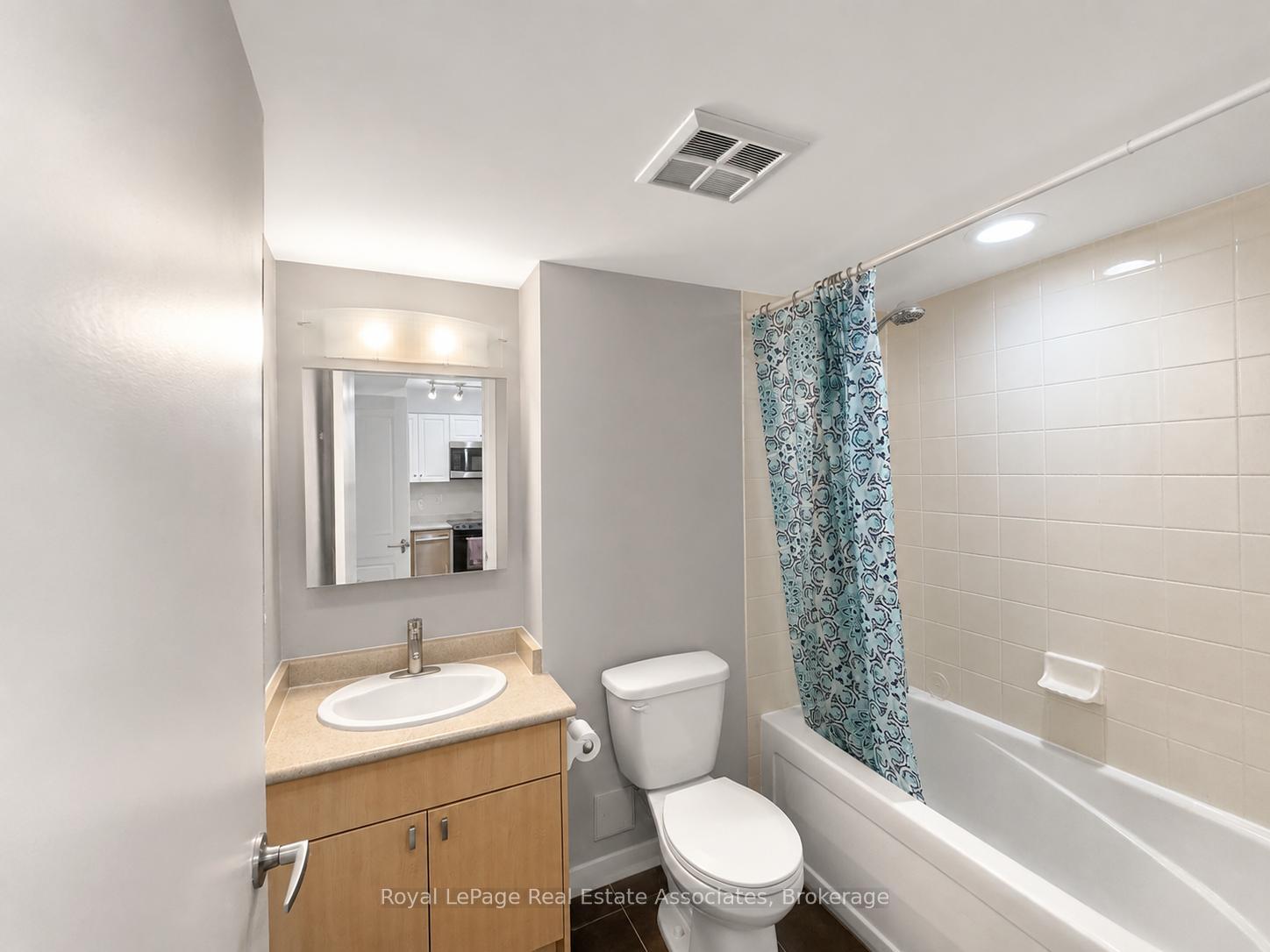 Photo 10 of Unit 311, 600 Fleet Street, Toronto, Niagara — HOMEH