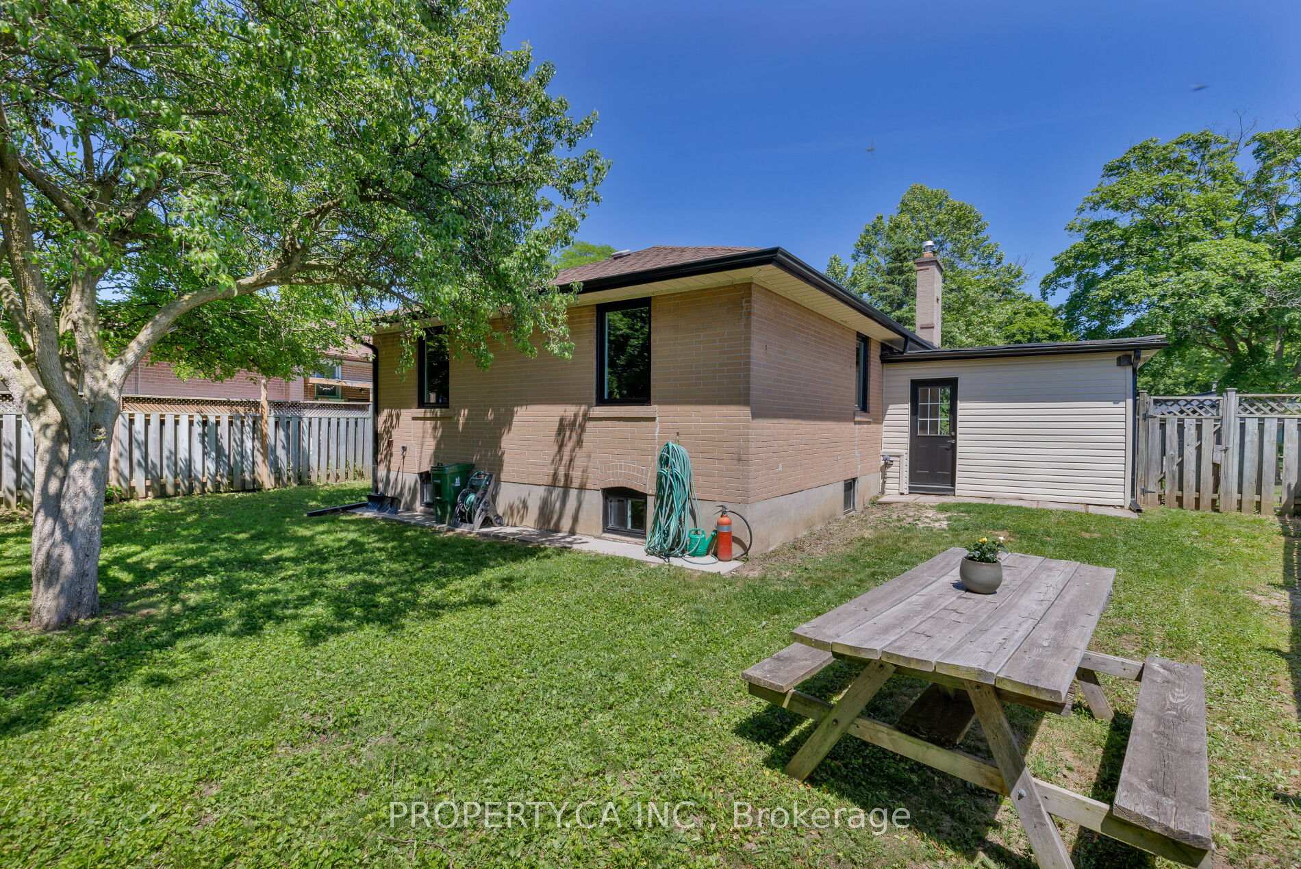 Photo 25 of 18 Alhart Drive, Etobicoke, Thistletown-Beaumonde Heights — HOMEH