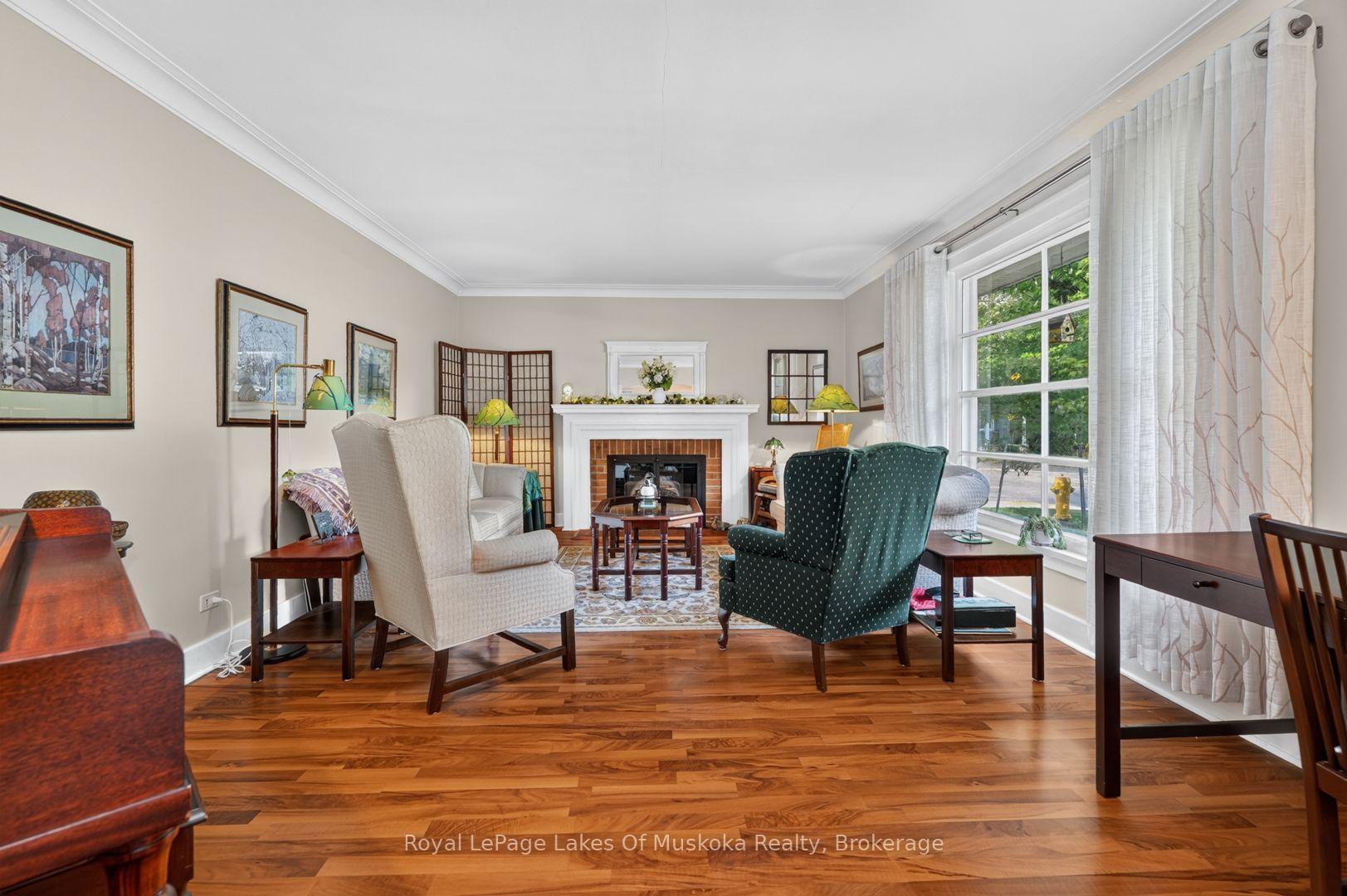 Photo 7 of 2 Mountview Avenue, Huntsville — HOMEH