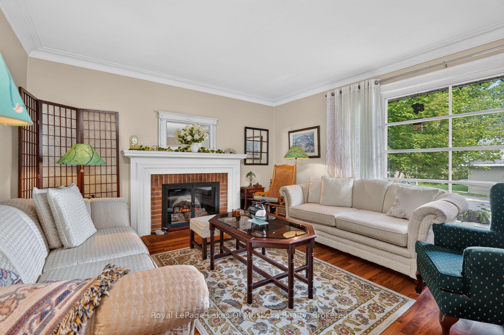 Photo 8 of 2 Mountview Avenue, Huntsville — HOMEH