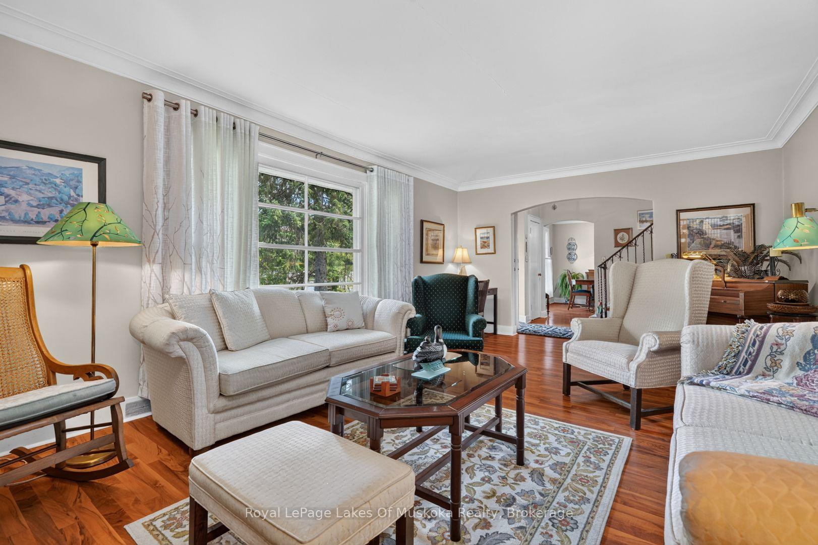 Photo 9 of 2 Mountview Avenue, Huntsville — HOMEH