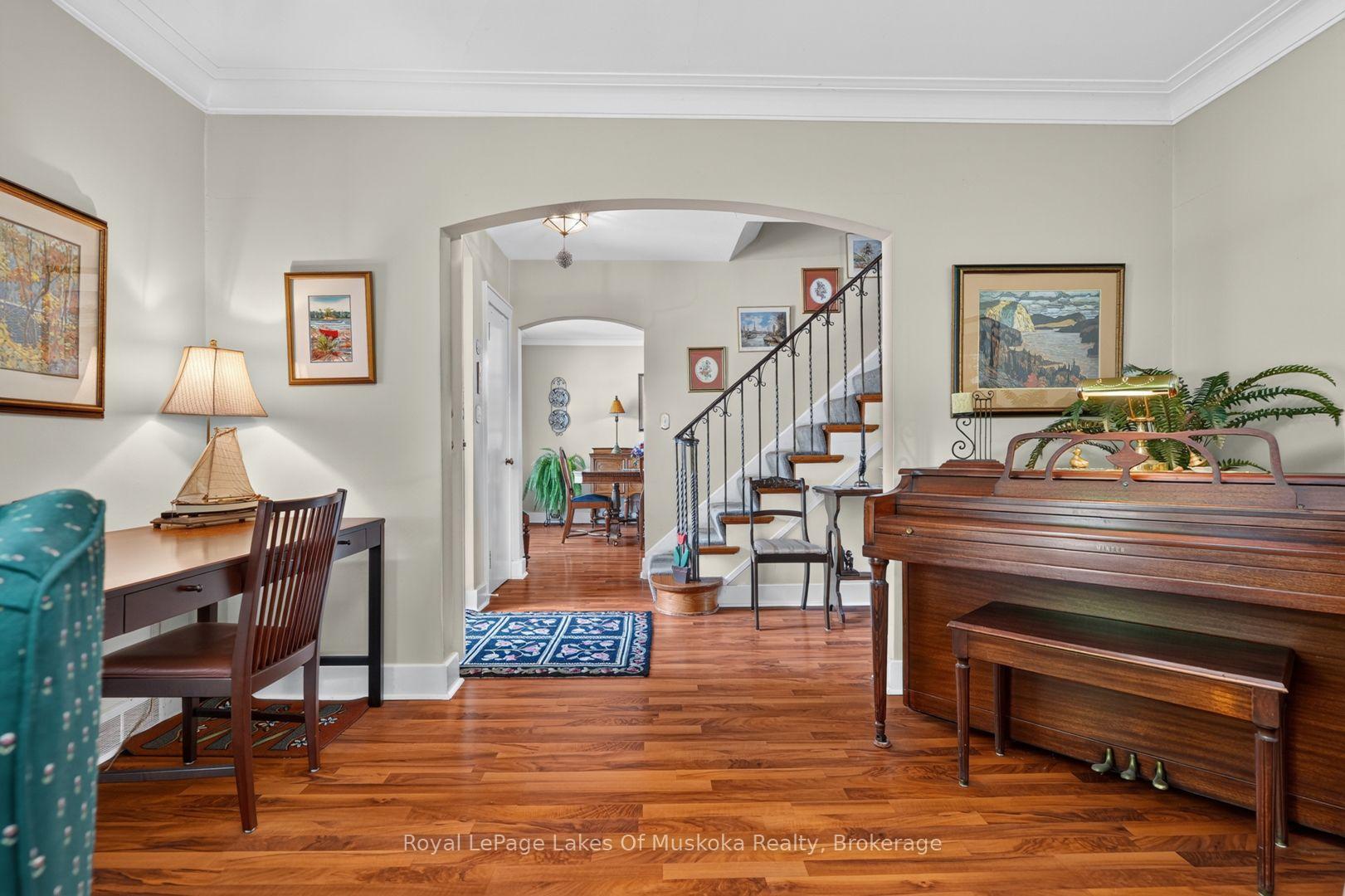 Photo 10 of 2 Mountview Avenue, Huntsville — HOMEH