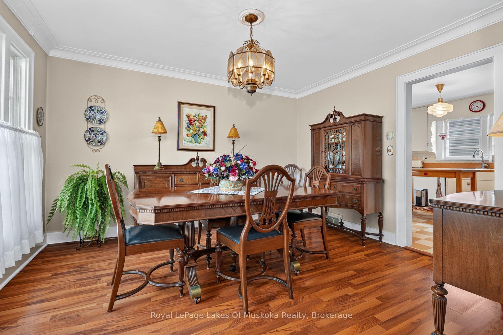 Photo 11 of 2 Mountview Avenue, Huntsville — HOMEH