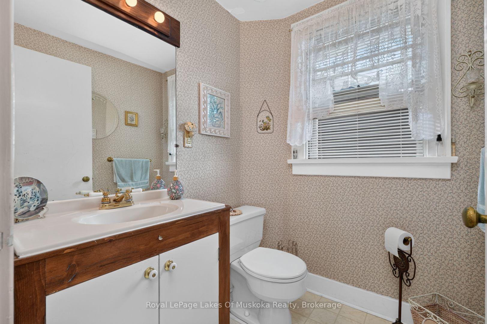 Photo 21 of 2 Mountview Avenue, Huntsville — HOMEH
