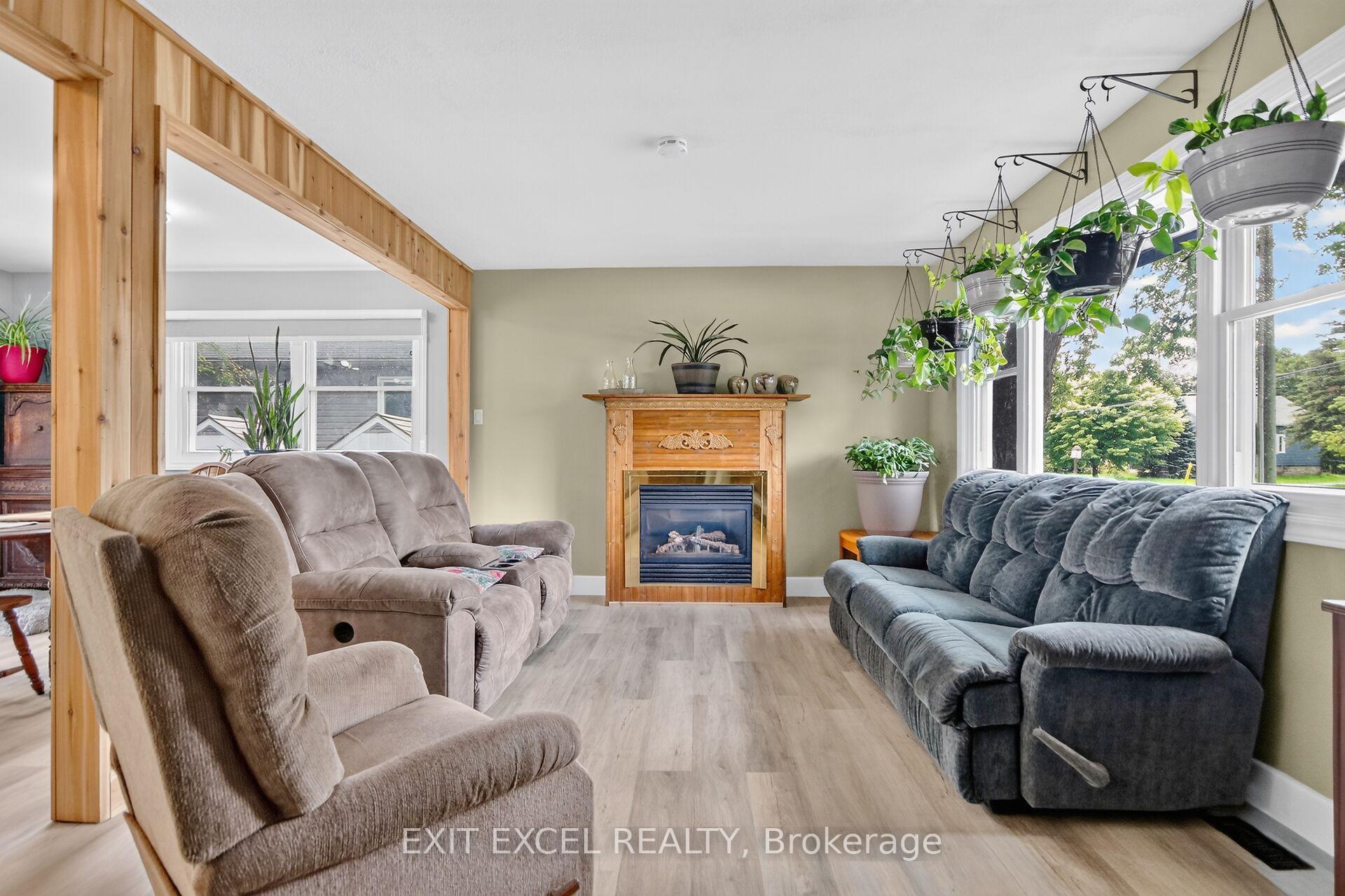 Photo 10 of 44 Colonel Murray Street, Ottawa, Richmond — HOMEH